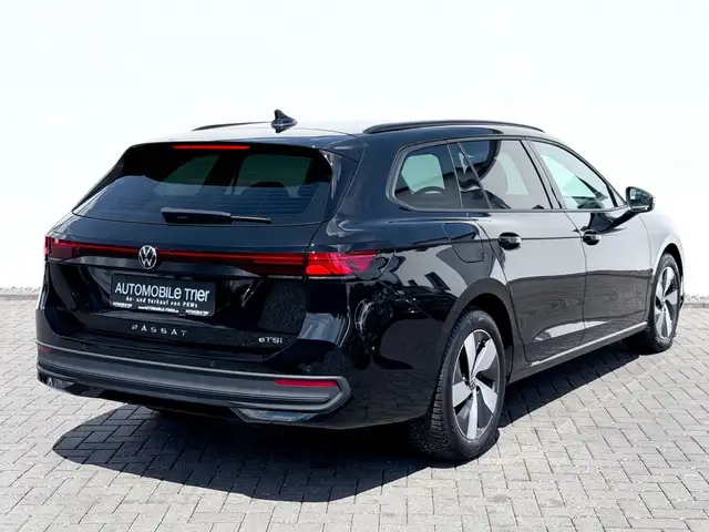 Volkswagen Passat view 5