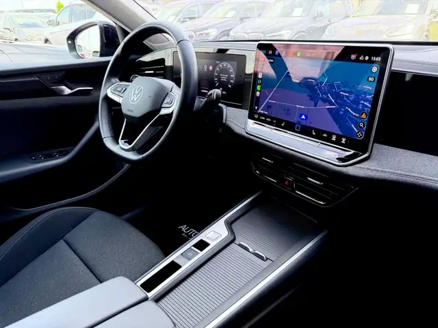 Volkswagen Passat view 11