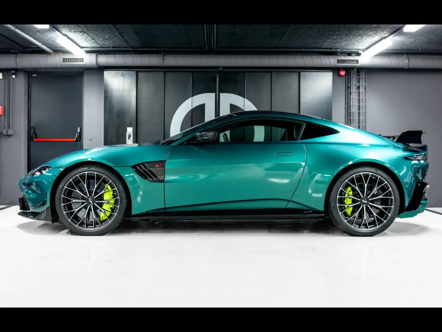 Aston Martin V8 Vantage F1 EDITION COUPE°KARAMIK°CARBON°360 Zelená - 2