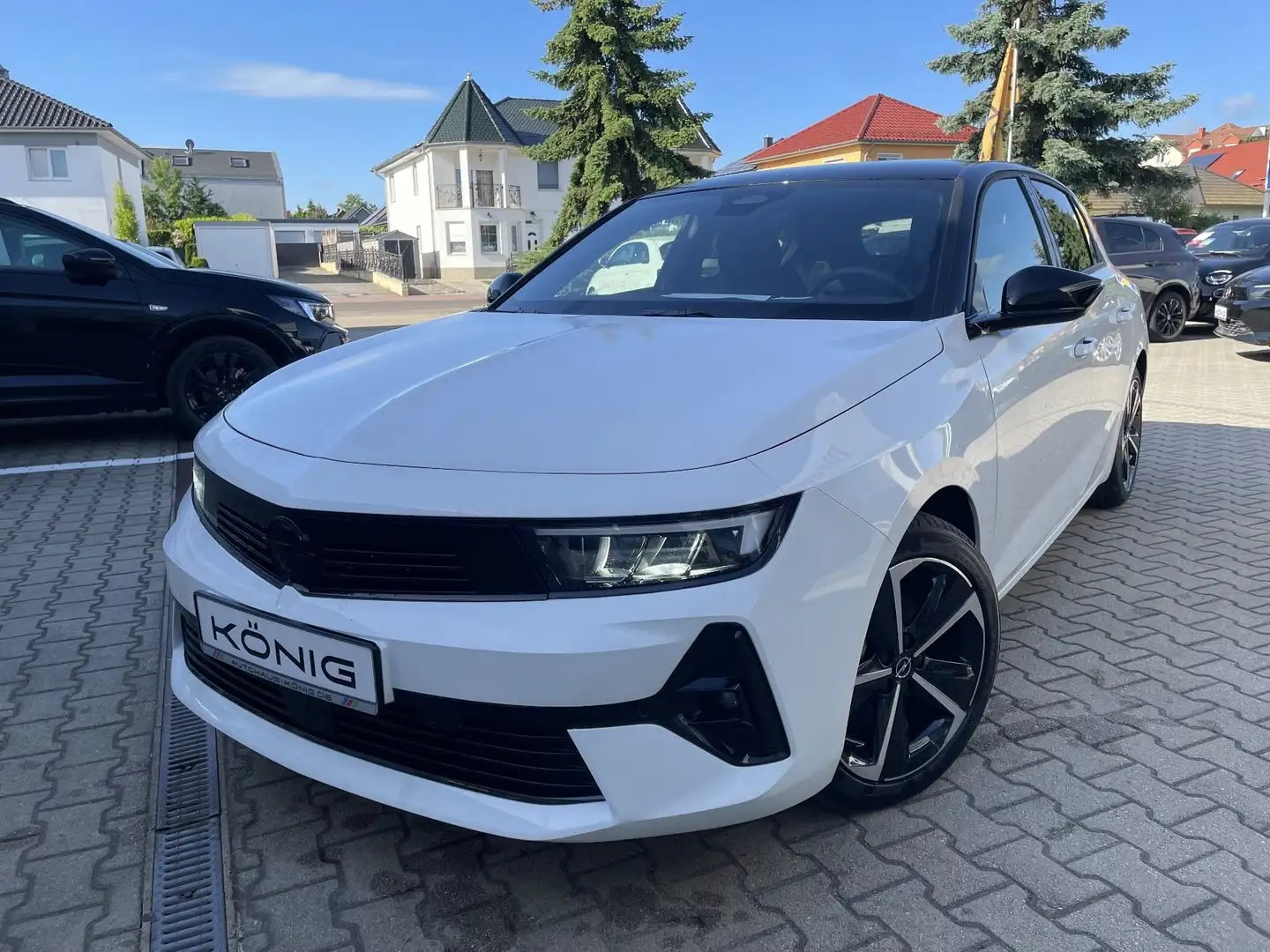 Opel Astra , 5-Türer, GS, 1.2 Direct Injection Turbo 100 Weiß - 1