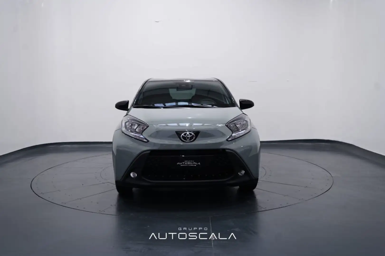 Toyota Aygo X 1.0 VVT-i 72 CV 5 porte Trend Grigio - 2
