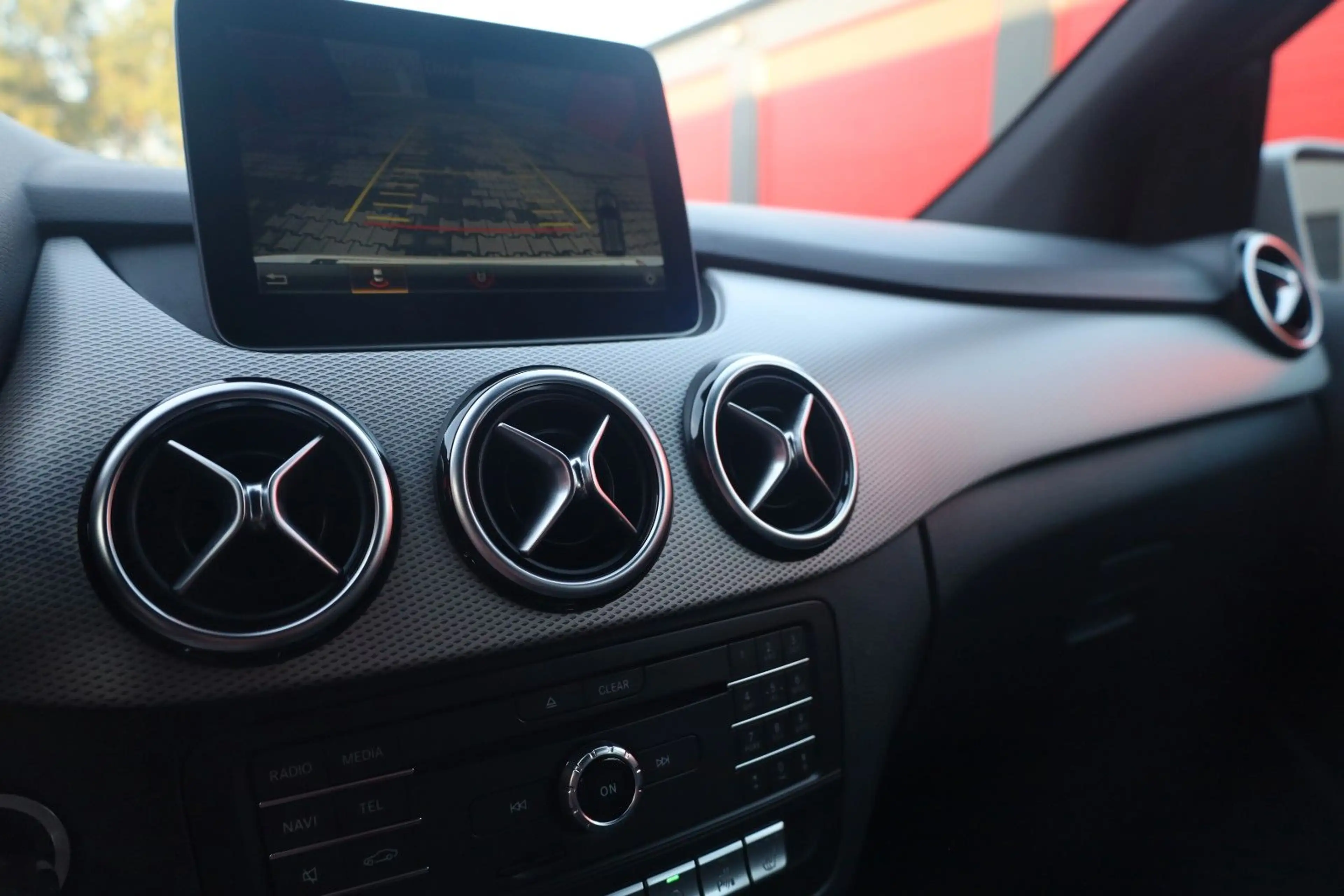 Mercedes-Benz B 200 Urban Navi AHK LED Kamera PDC — photo 14