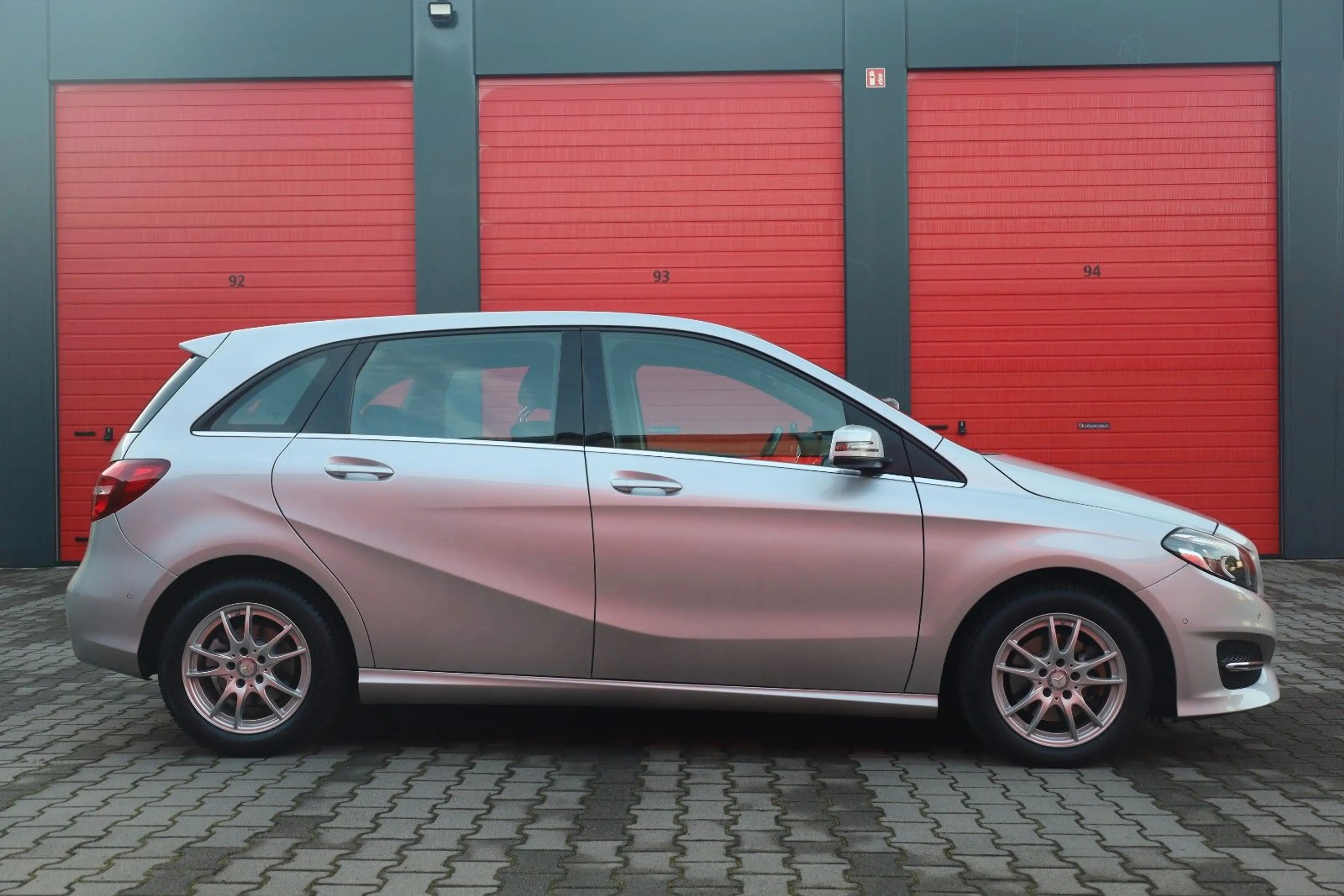 Mercedes-Benz B 200 Urban Navi AHK LED Kamera PDC — photo 8