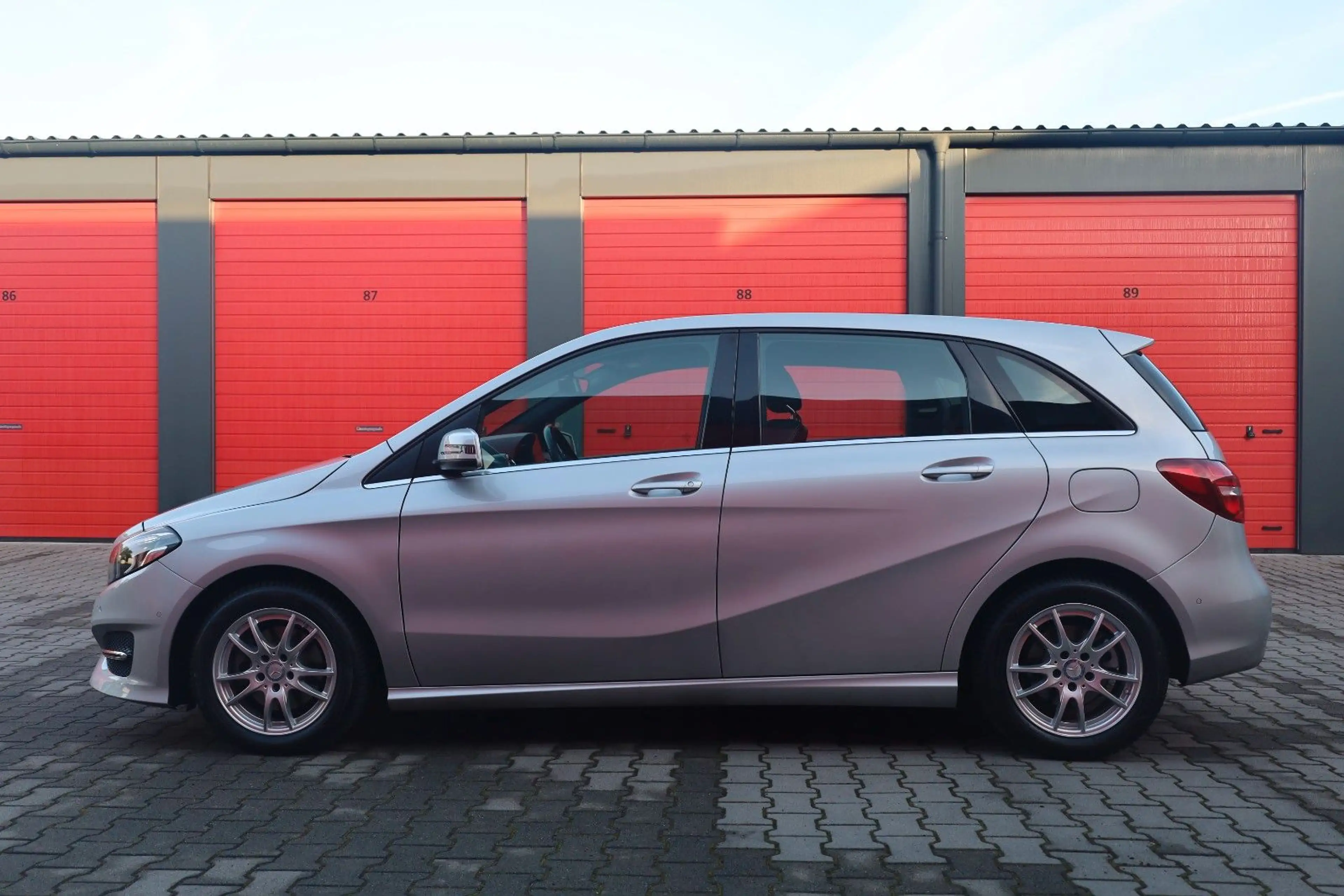 Mercedes-Benz B 200 Urban Navi AHK LED Kamera PDC — photo 7