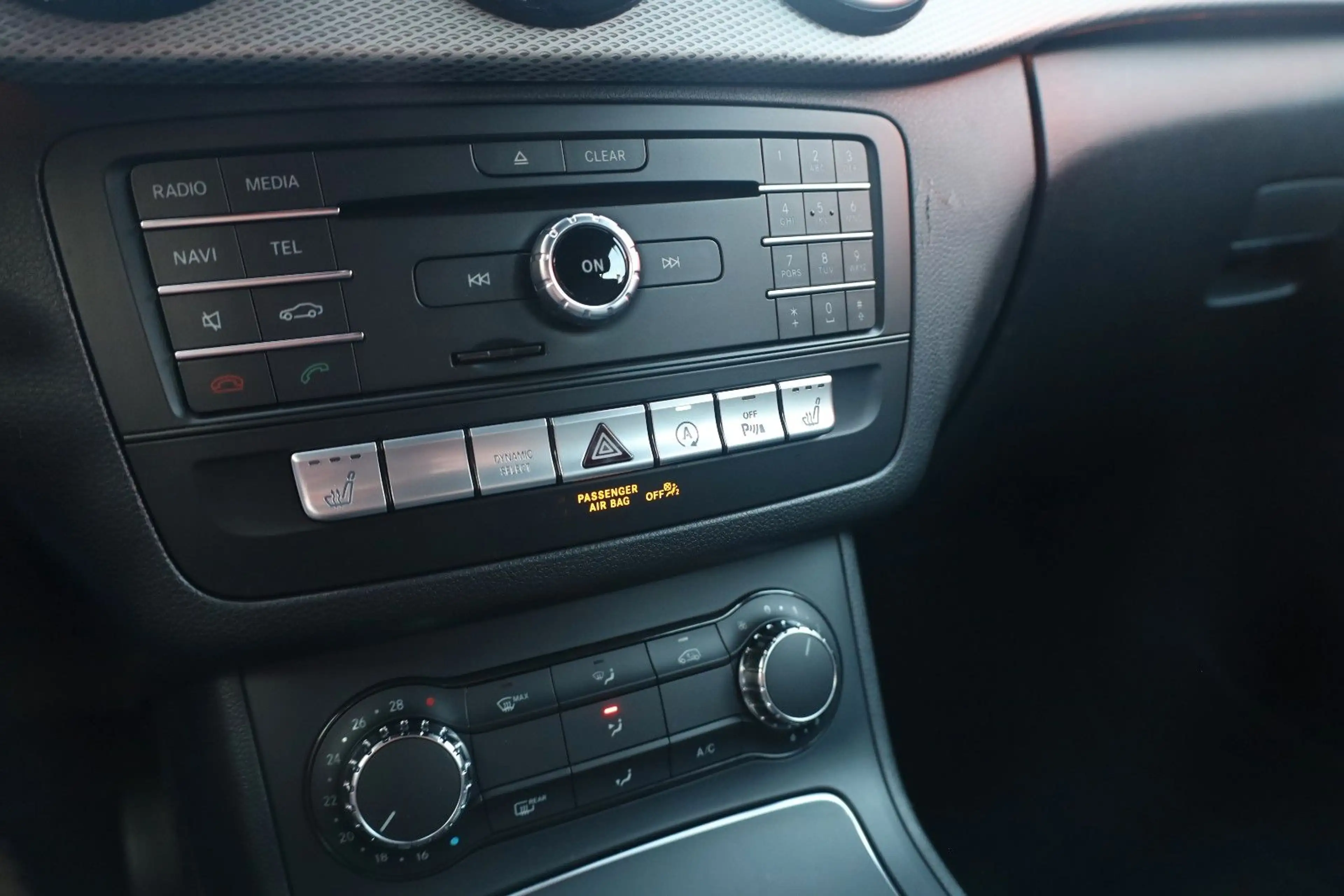 Mercedes-Benz B 200 Urban Navi AHK LED Kamera PDC — photo 13