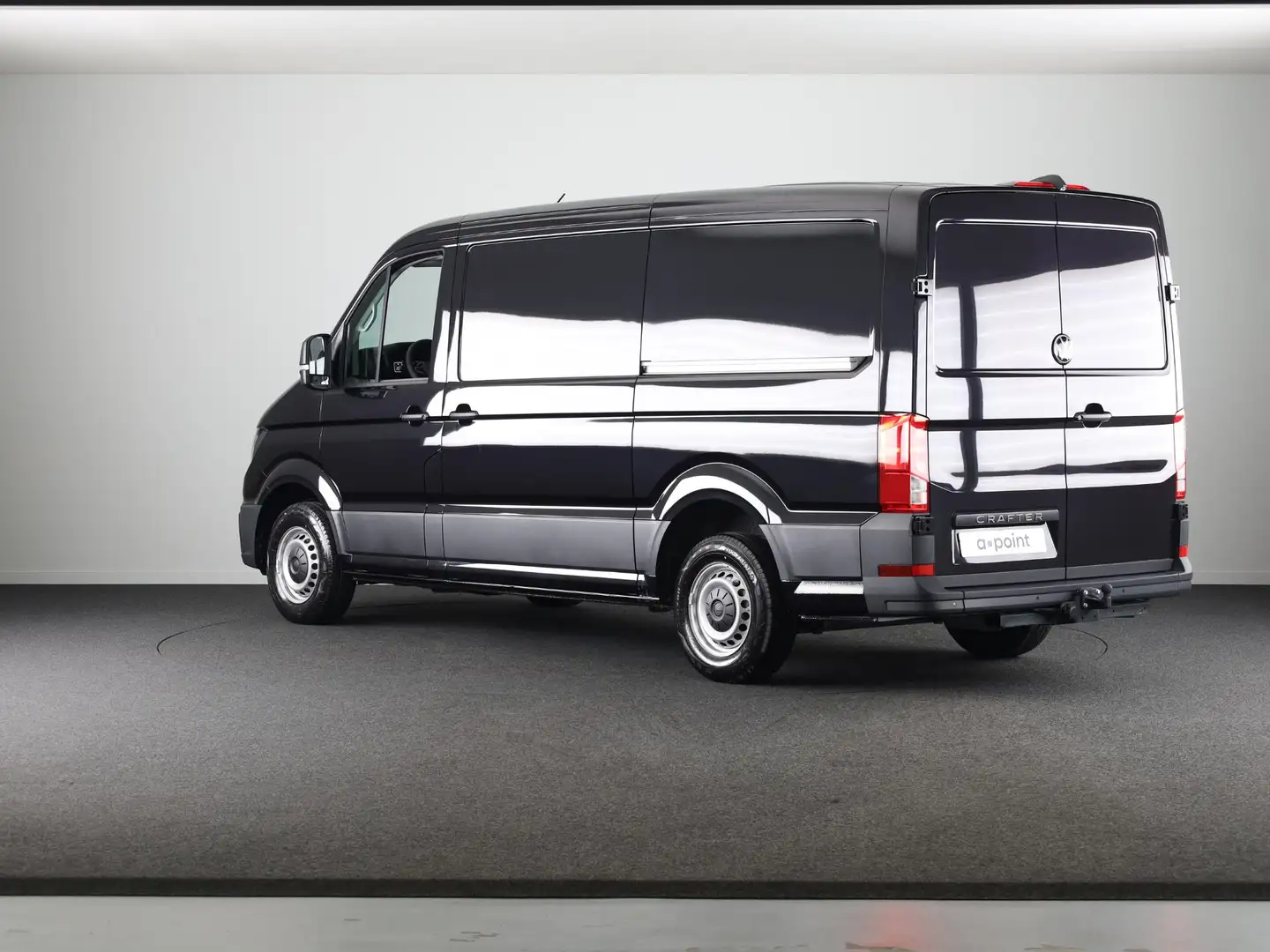 Volkswagen Crafter Bedrijfswagens Trendline L3 2.0 TDI EU6 140 pk GVW Zwart - 2