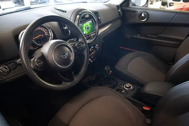 Mini Cooper Cooper view 9