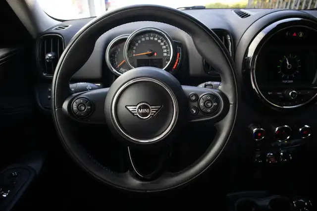 Mini Cooper Cooper view 8