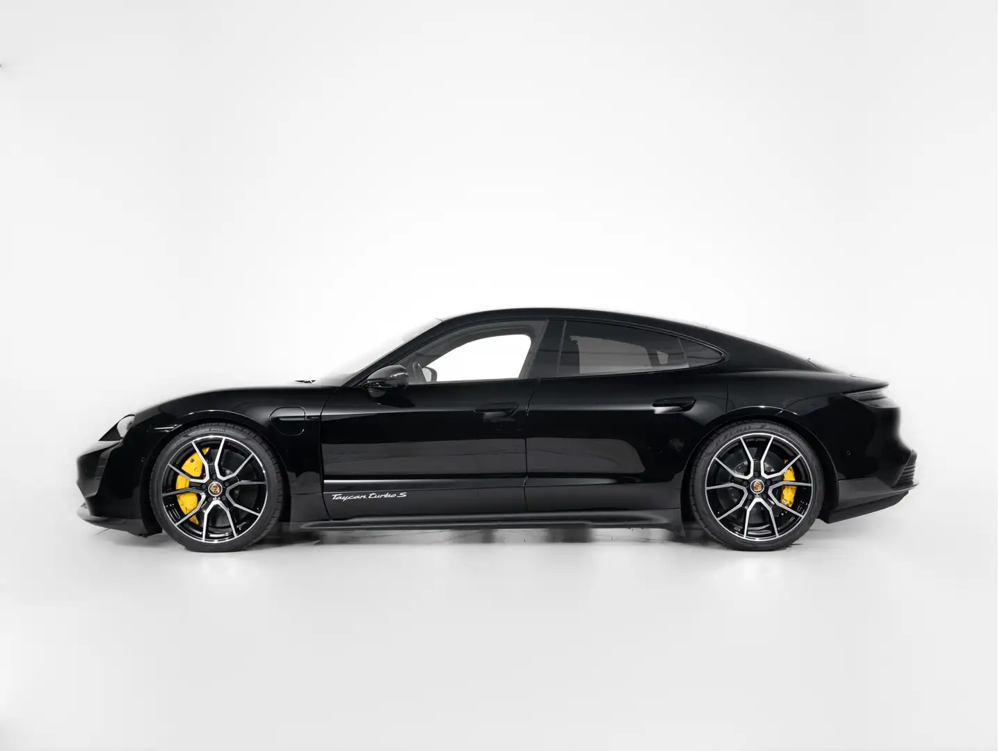 Porsche Taycan Turbo S Fekete - 2