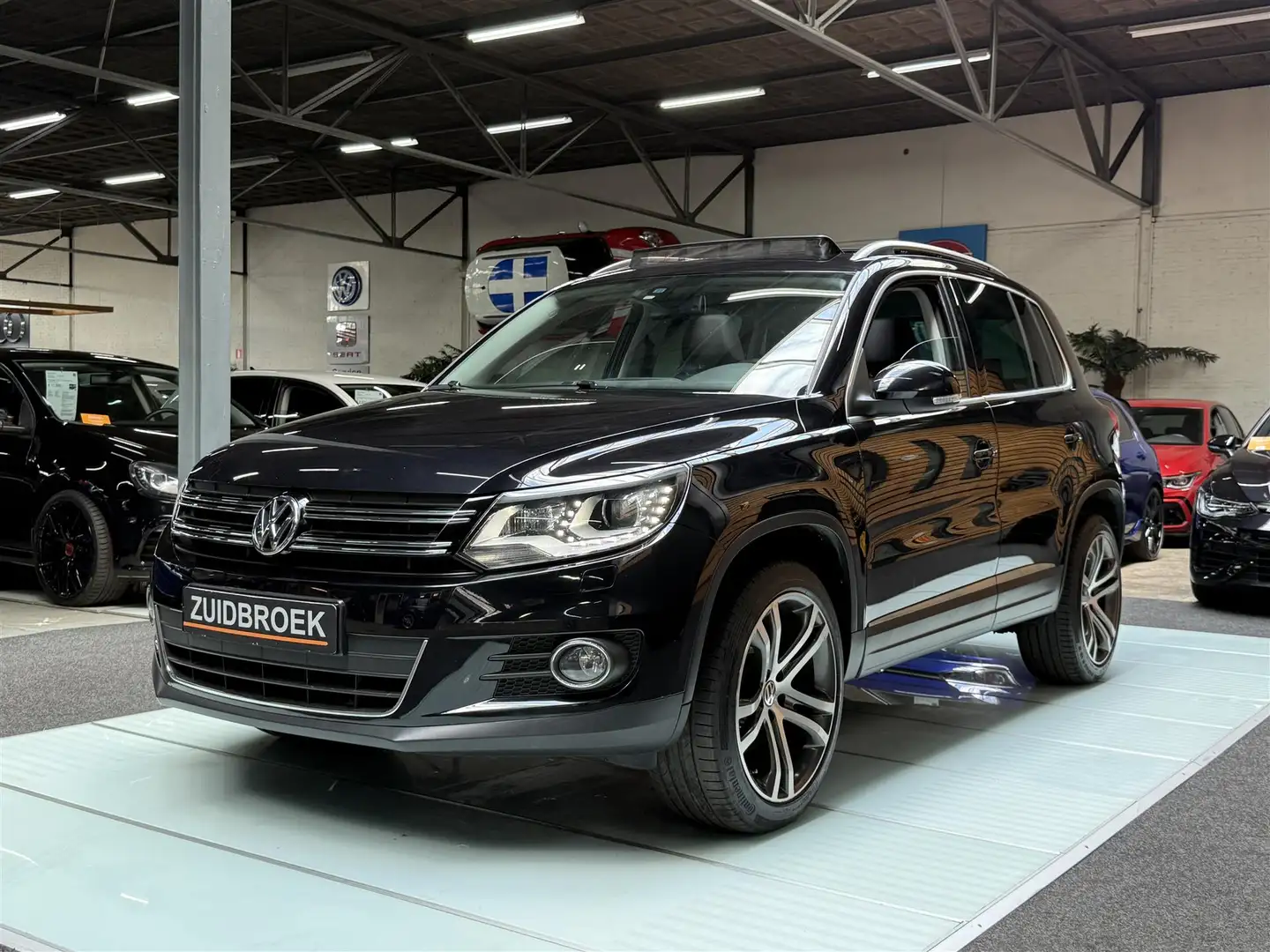 Volkswagen Tiguan 2.0 TSI Panodak Xenon Clima Fekete - 1