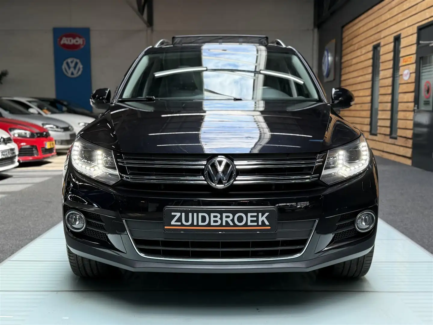 Volkswagen Tiguan 2.0 TSI Panodak Xenon Clima Fekete - 2