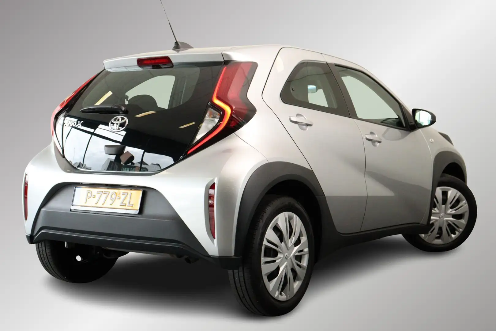 Toyota Aygo X 1.0 VVT-i Play, Camera Apple carplay, Android auto Argent - 2