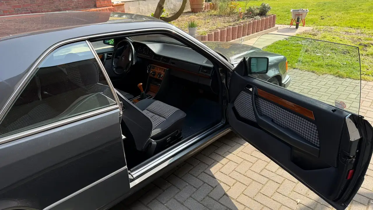 Mercedes-Benz 230 CE (W124) SPORTLINE, foto 5
