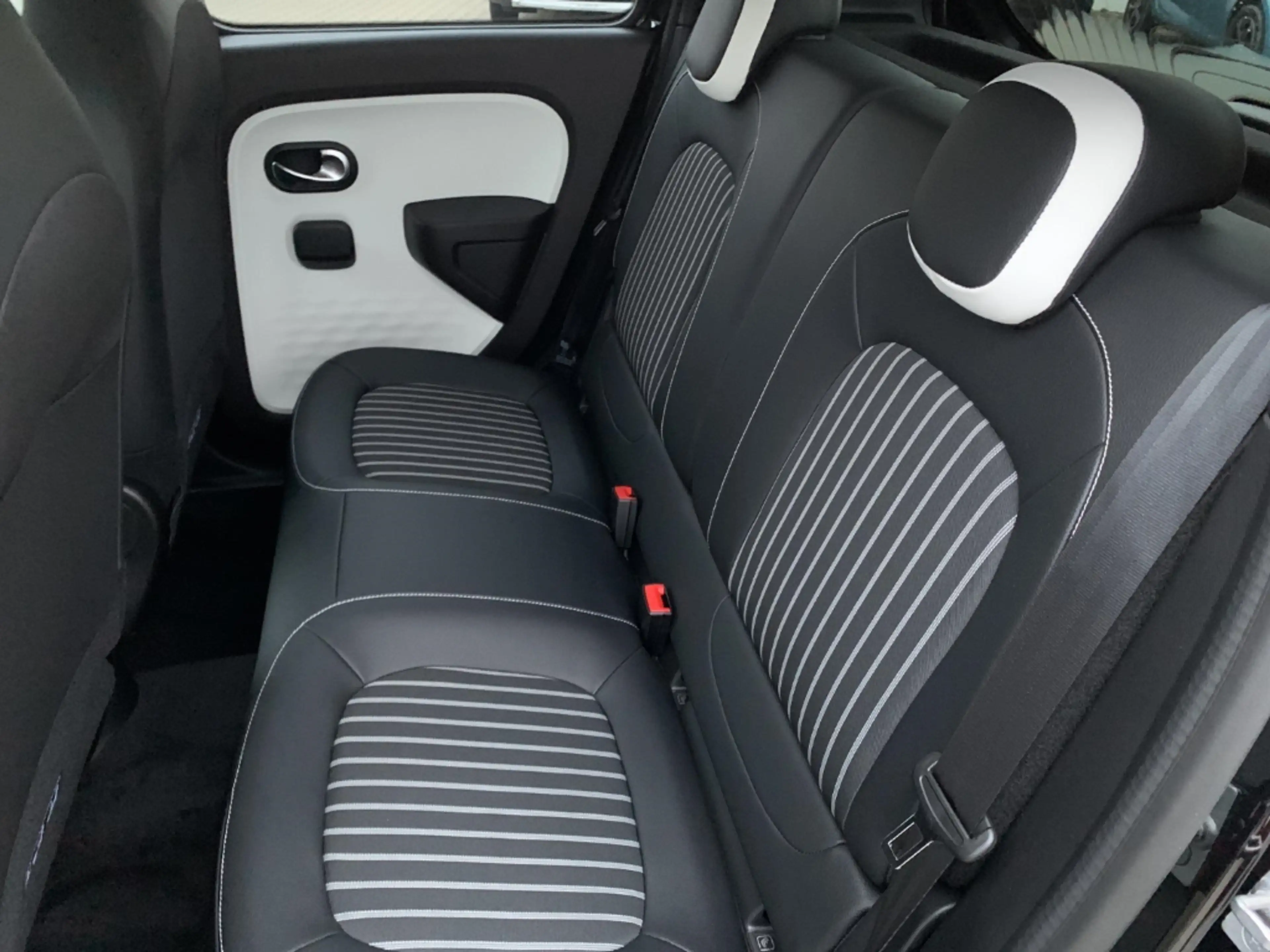 Renault Twingo ELECTRIC INTENS 22KWh Intens KLIMAAUTO+SITZHEIZUNG — photo 9