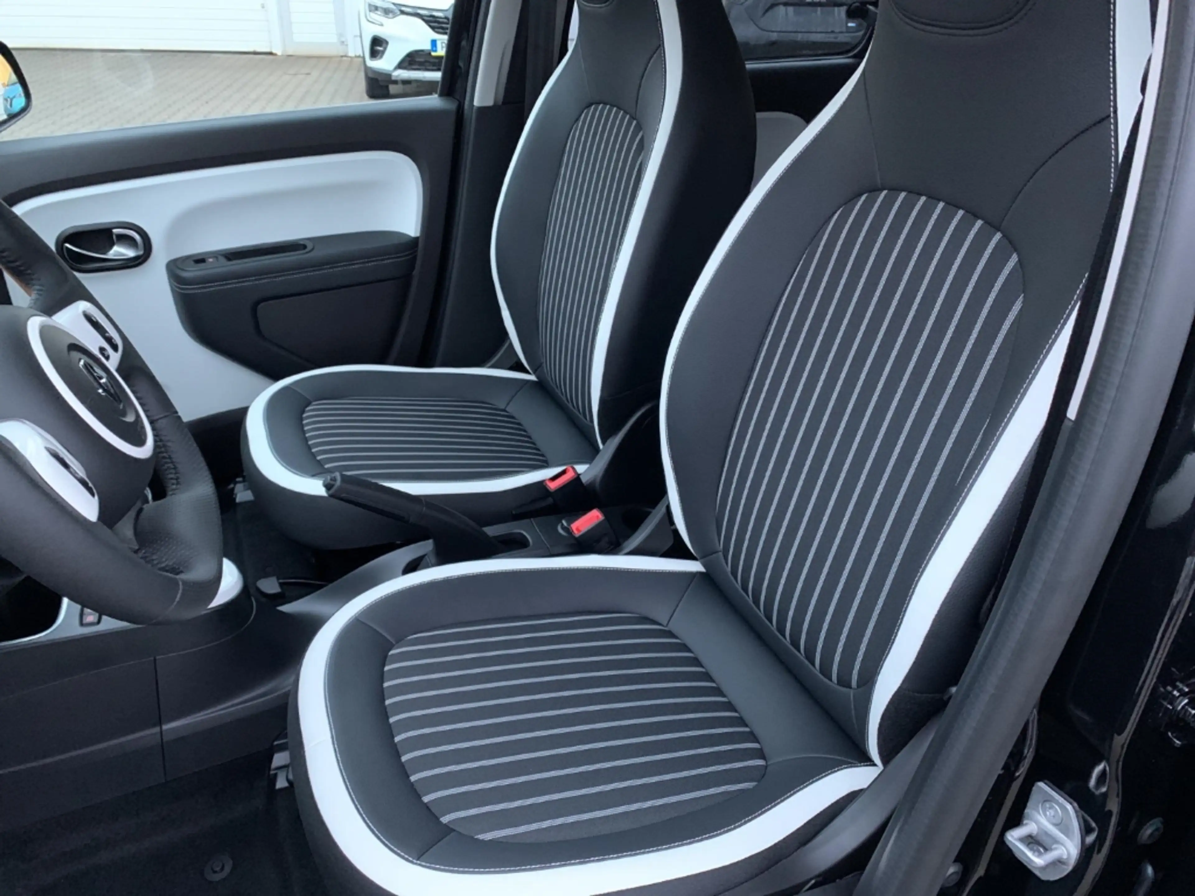 Renault Twingo ELECTRIC INTENS 22KWh Intens KLIMAAUTO+SITZHEIZUNG — photo 8