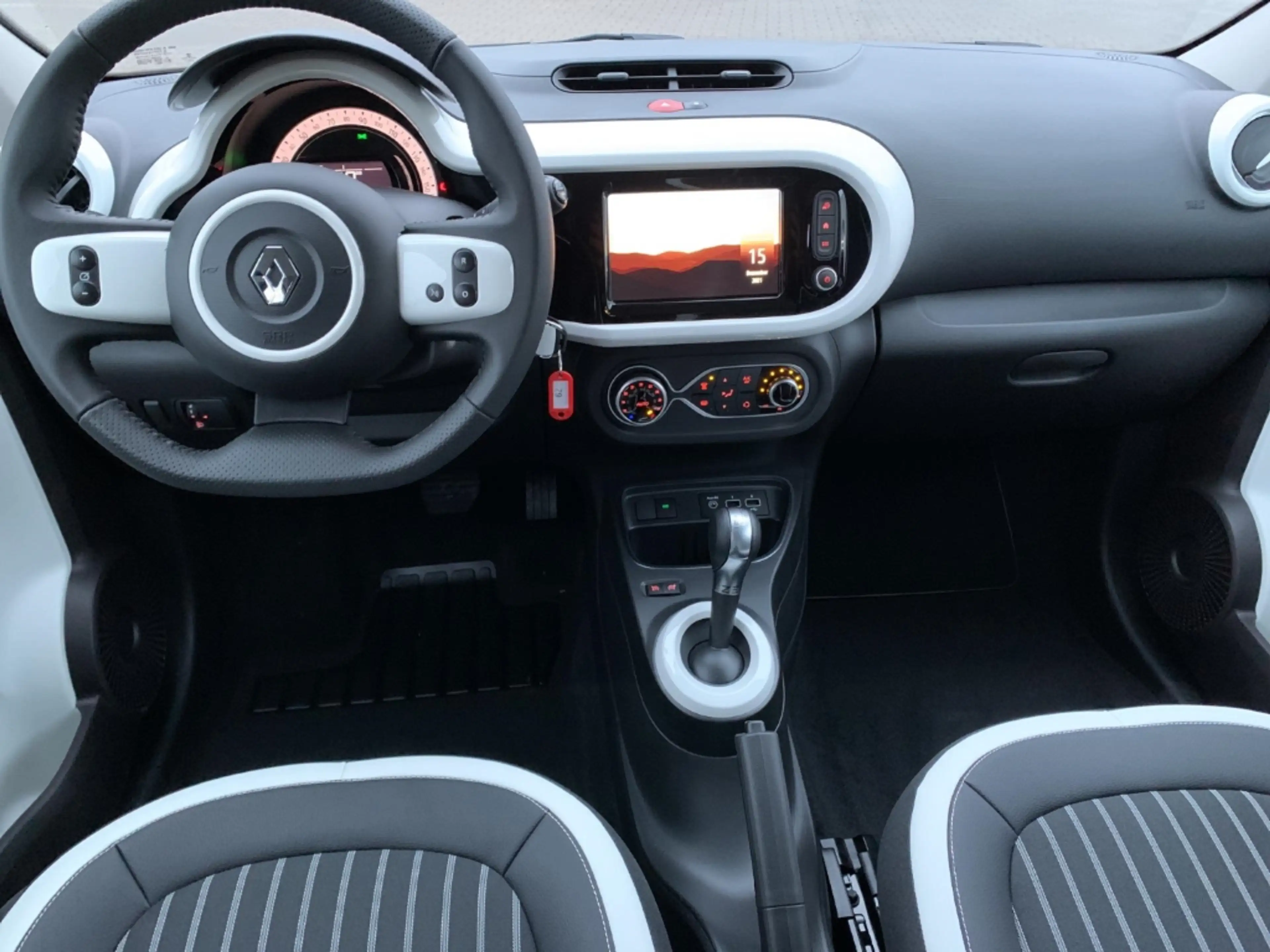 Renault Twingo ELECTRIC INTENS 22KWh Intens KLIMAAUTO+SITZHEIZUNG — photo 10