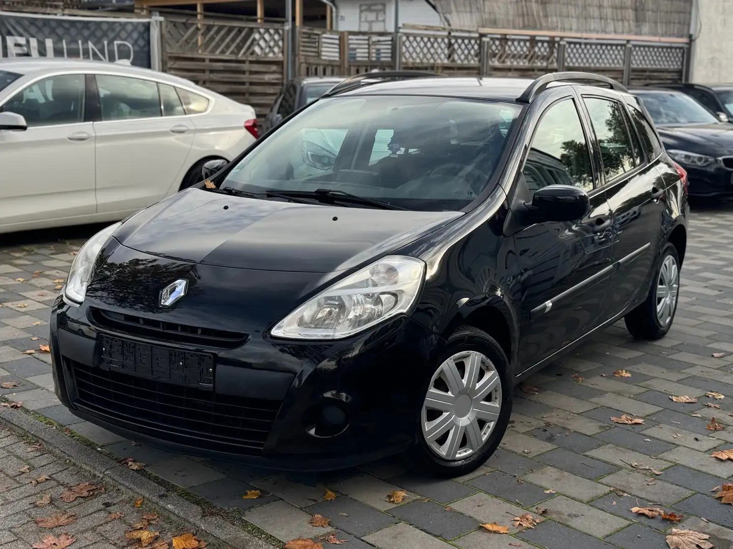 Renault Clio Expression Neu Tüv Navi Schwarz - 1