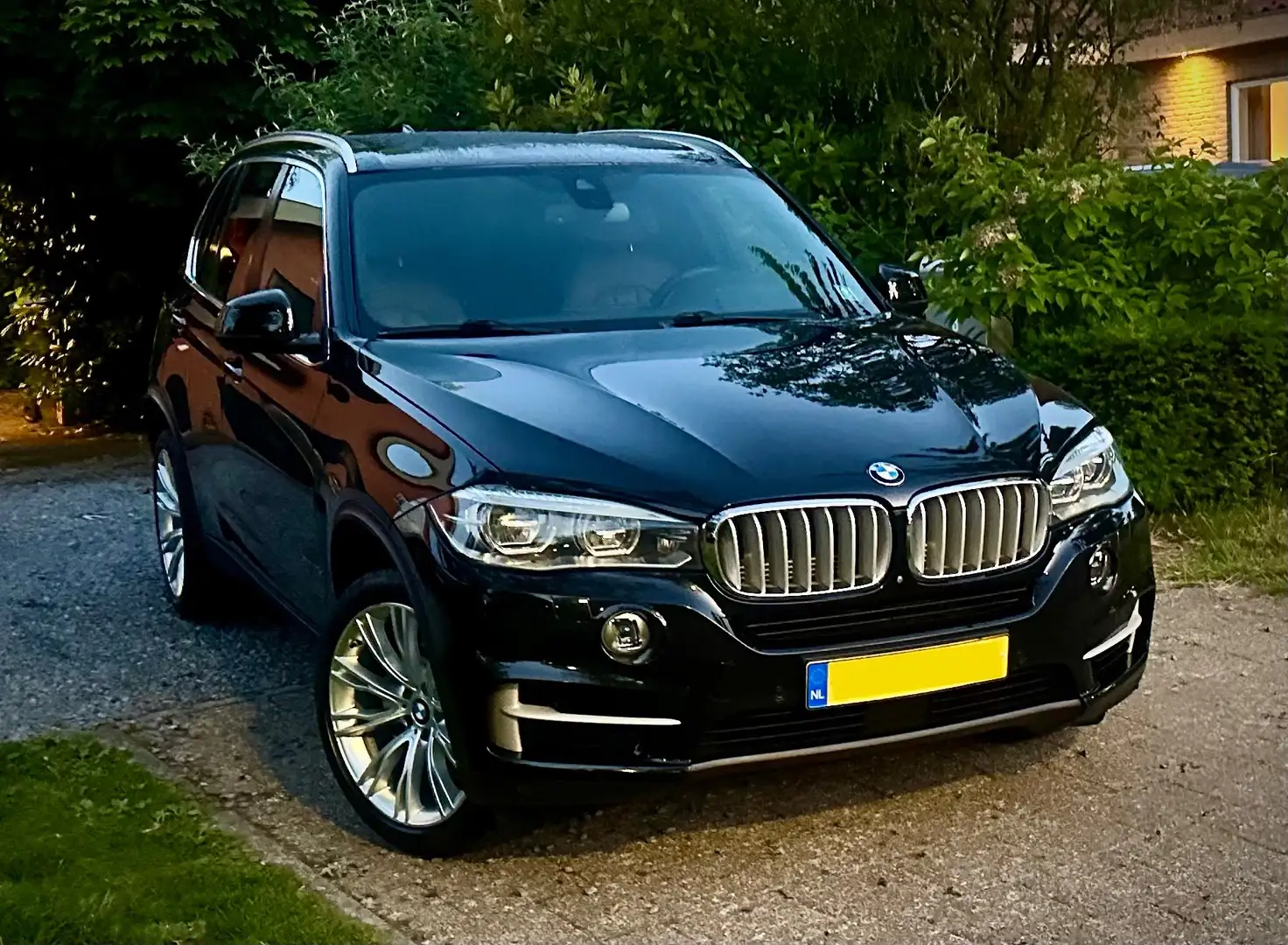 BMW X5 plug-in hybride, xDrive40e, M-sportpakket Black - 1