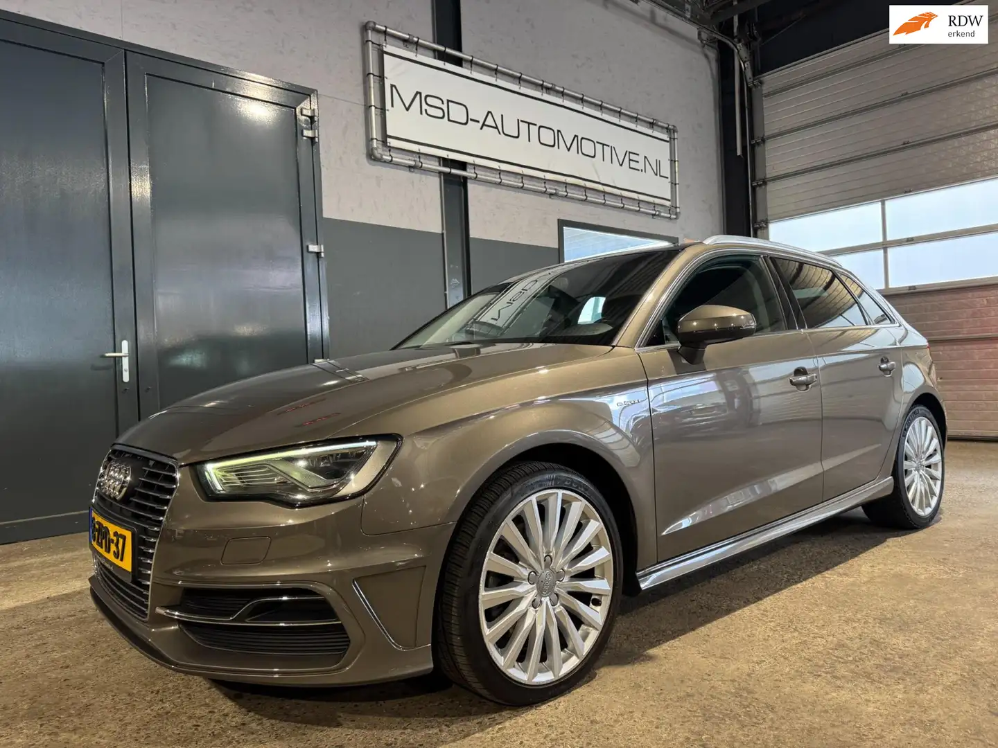 Audi A3 Sportback 1.4 e-tron PHEV Ambition Pro Line plus P Grau - 1