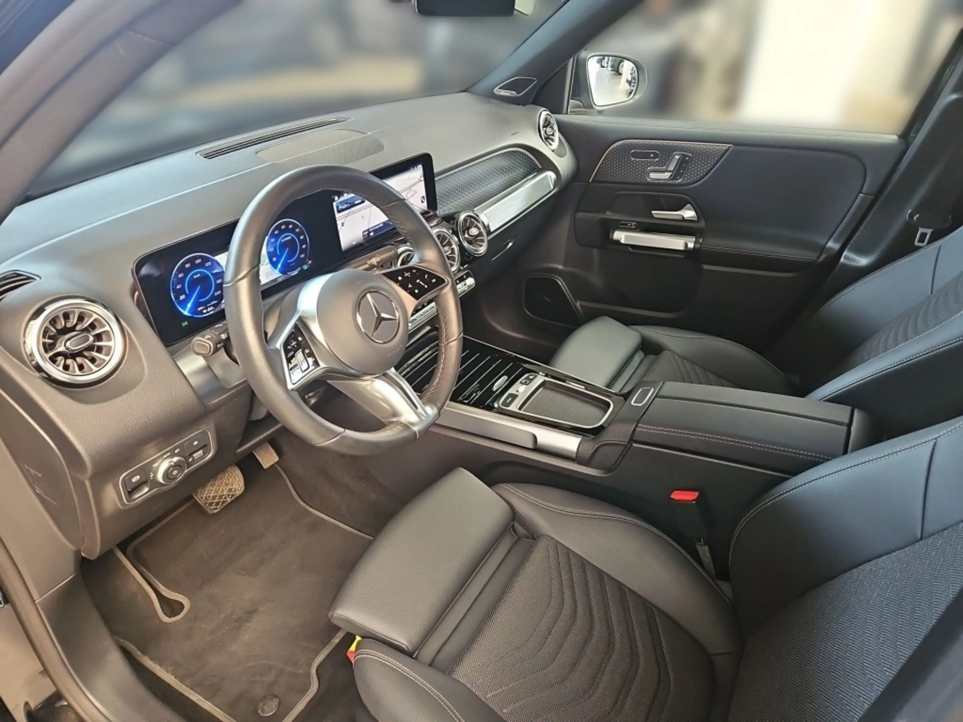 Mercedes-Benz EQB 250 + Progressive Distronic+ LED 360° Burm. — photo 7