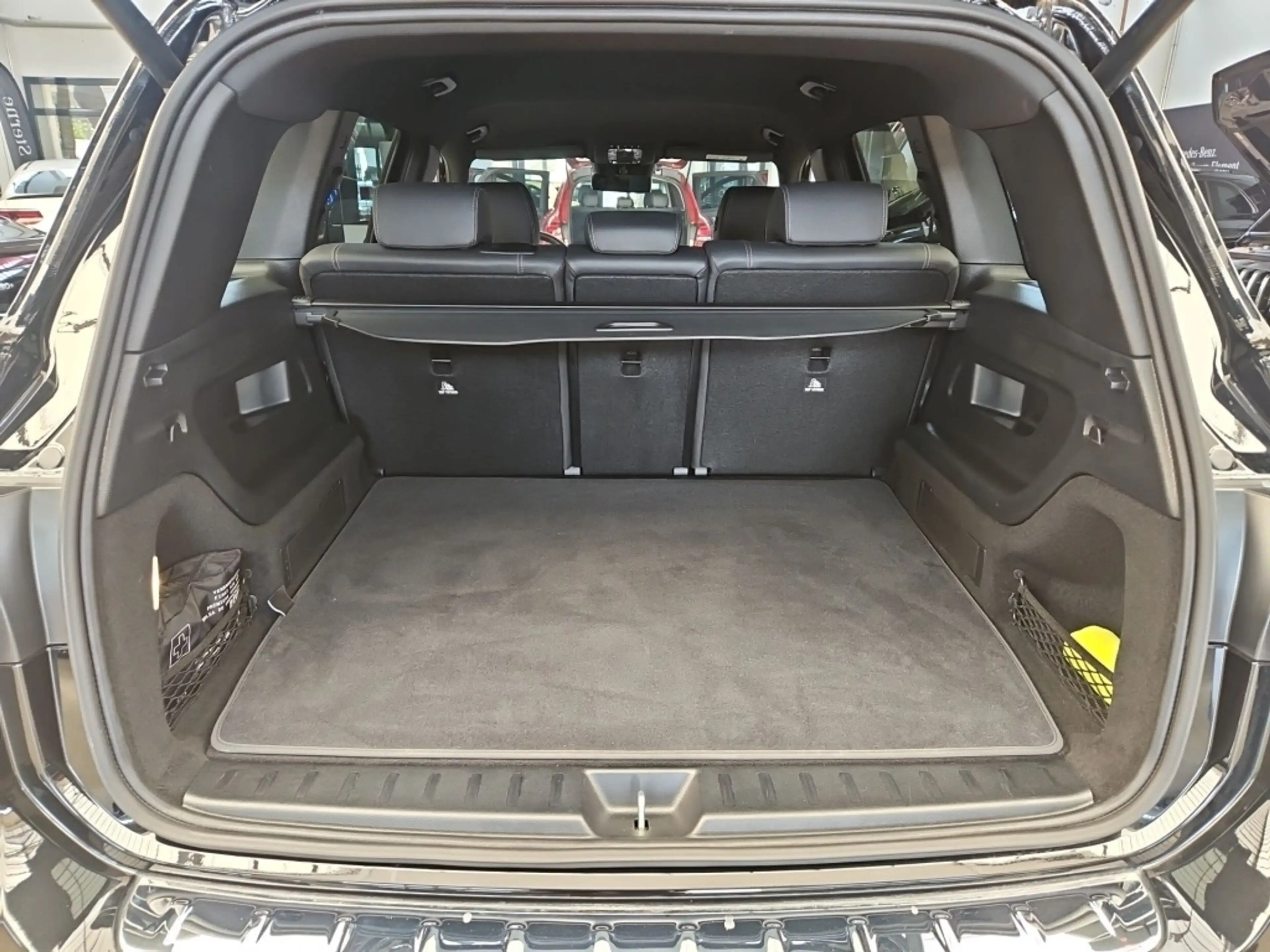 Mercedes-Benz EQB 250 + Progressive Distronic+ LED 360° Burm. — photo 12