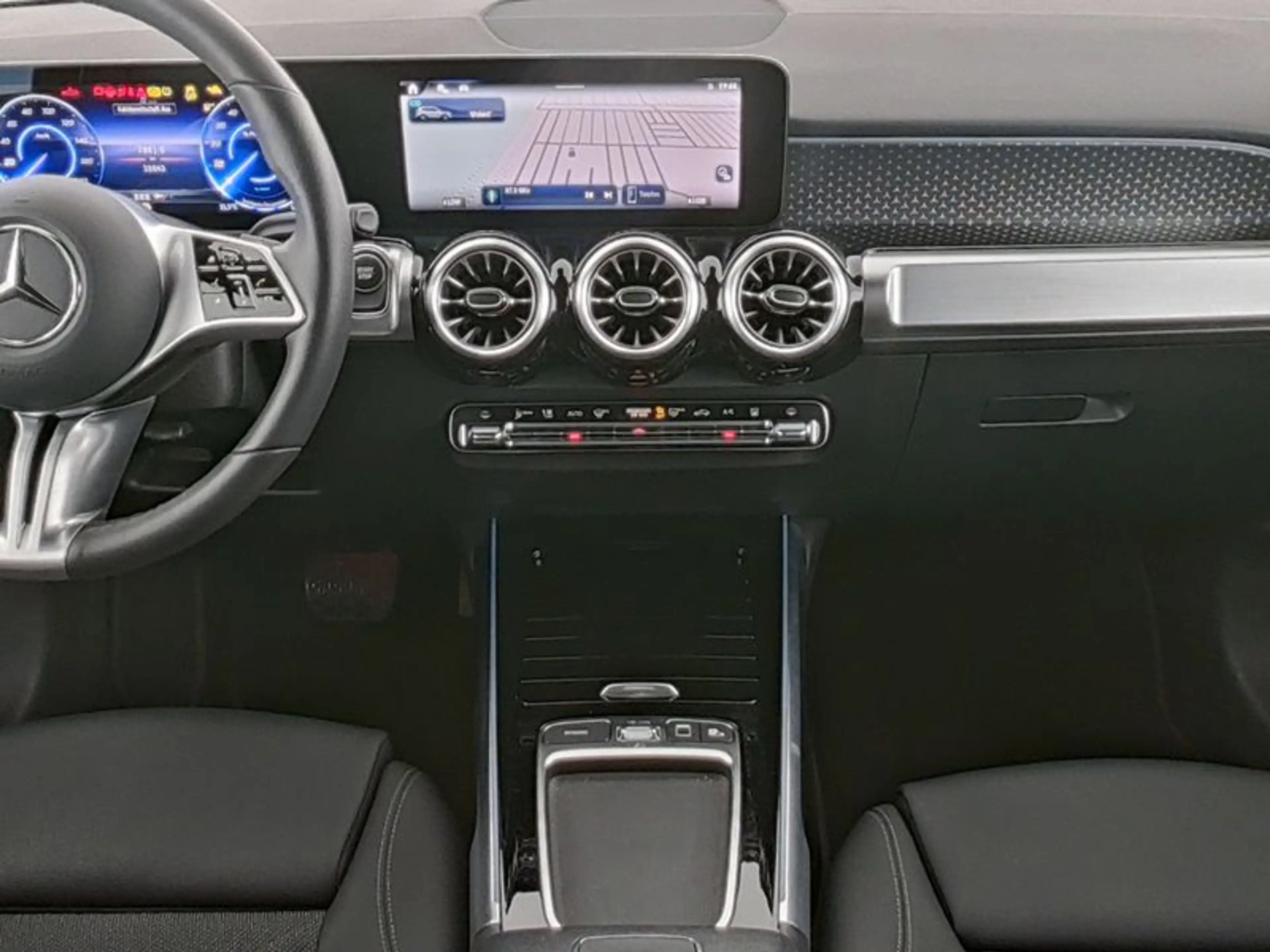 Mercedes-Benz EQB 250 + Progressive Distronic+ LED 360° Burm. — photo 7
