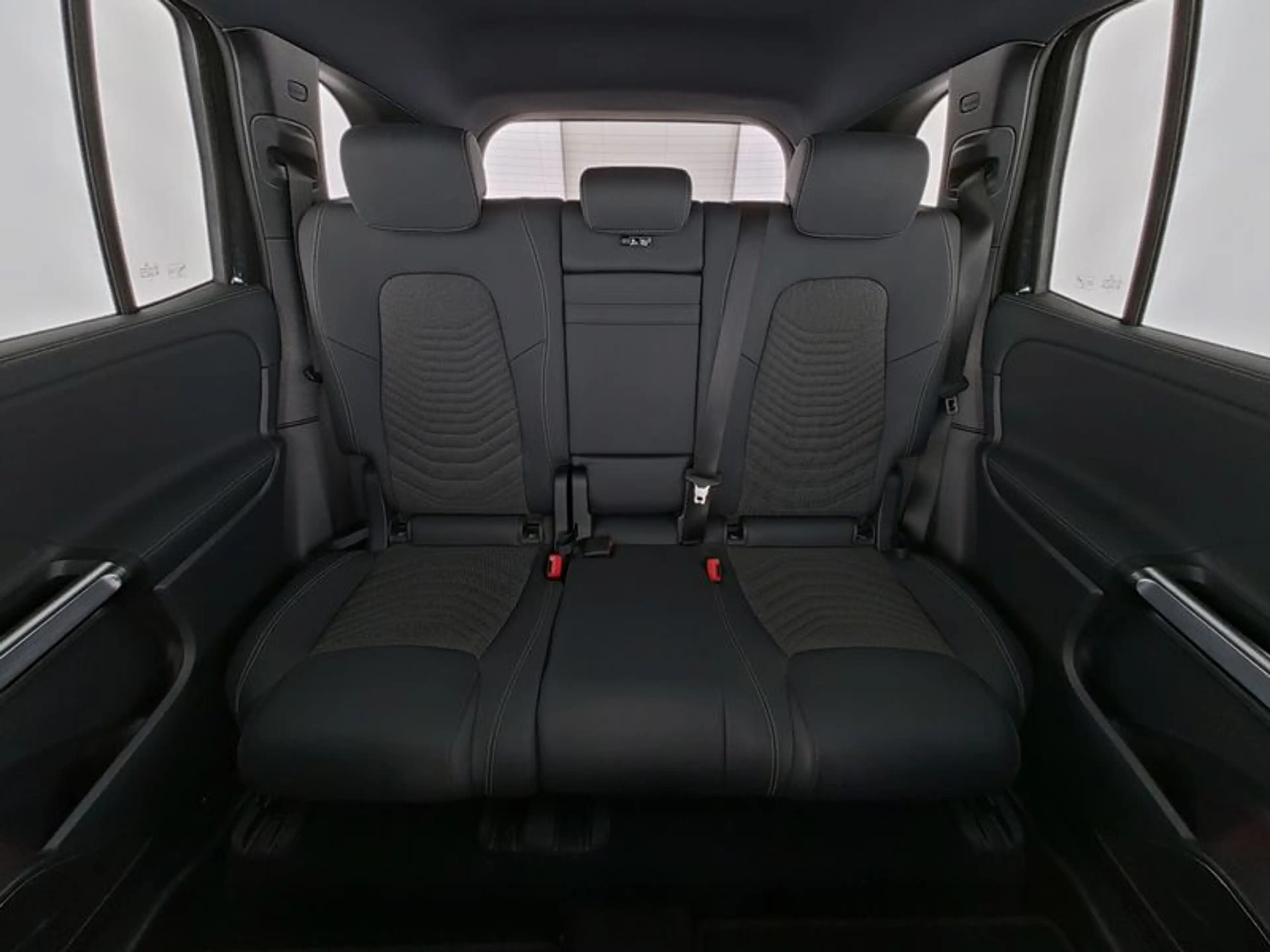 Mercedes-Benz EQB 250 + Progressive Distronic+ LED 360° Burm. — photo 9