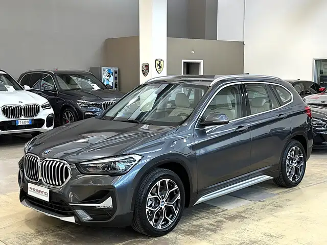 BMW X1 xdrive25e xLine Plus auto-LED-18"-Camera-Carplay-IVA
