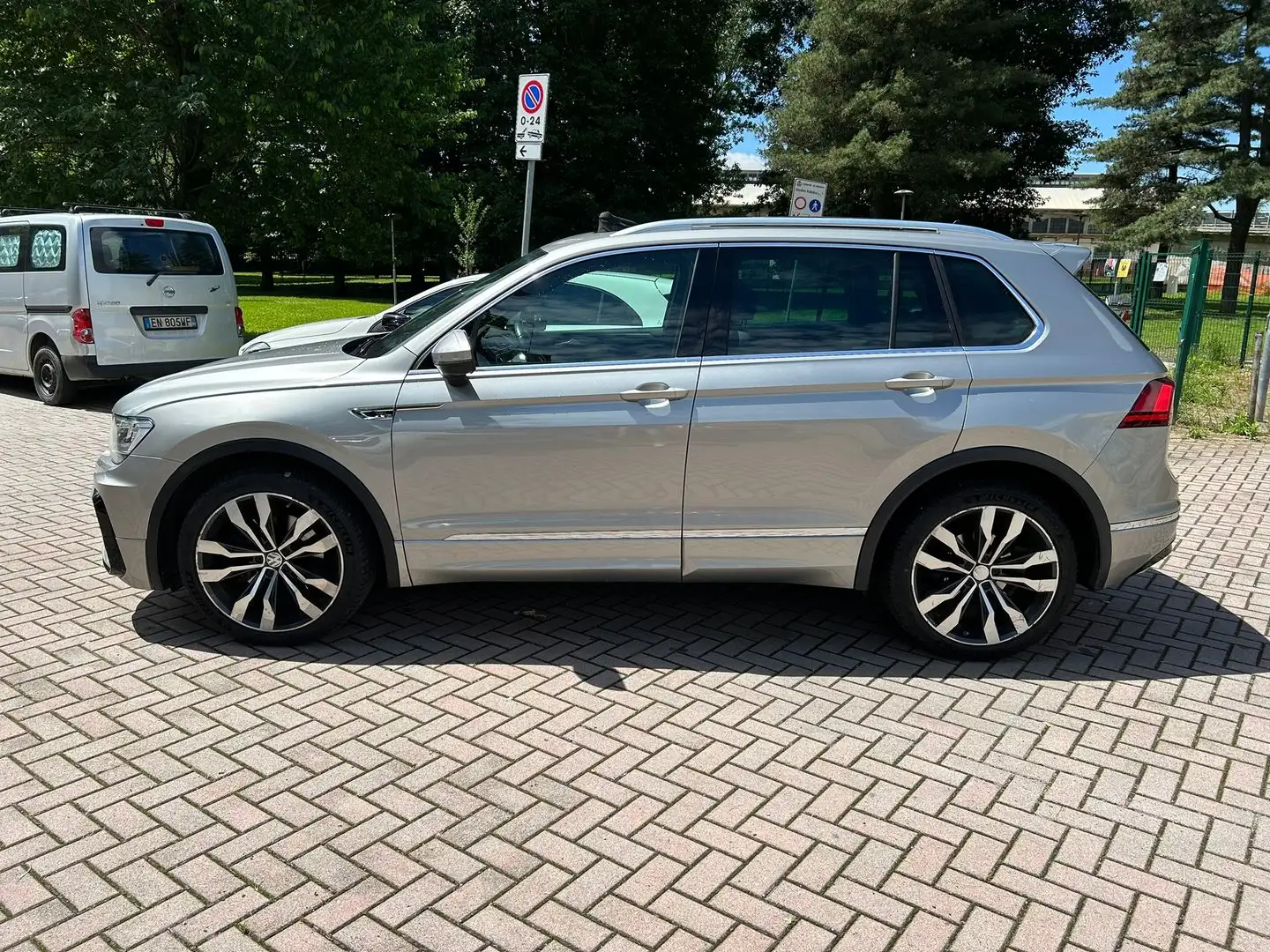 Volkswagen Tiguan R Line 2.0 TDI Gris - 2