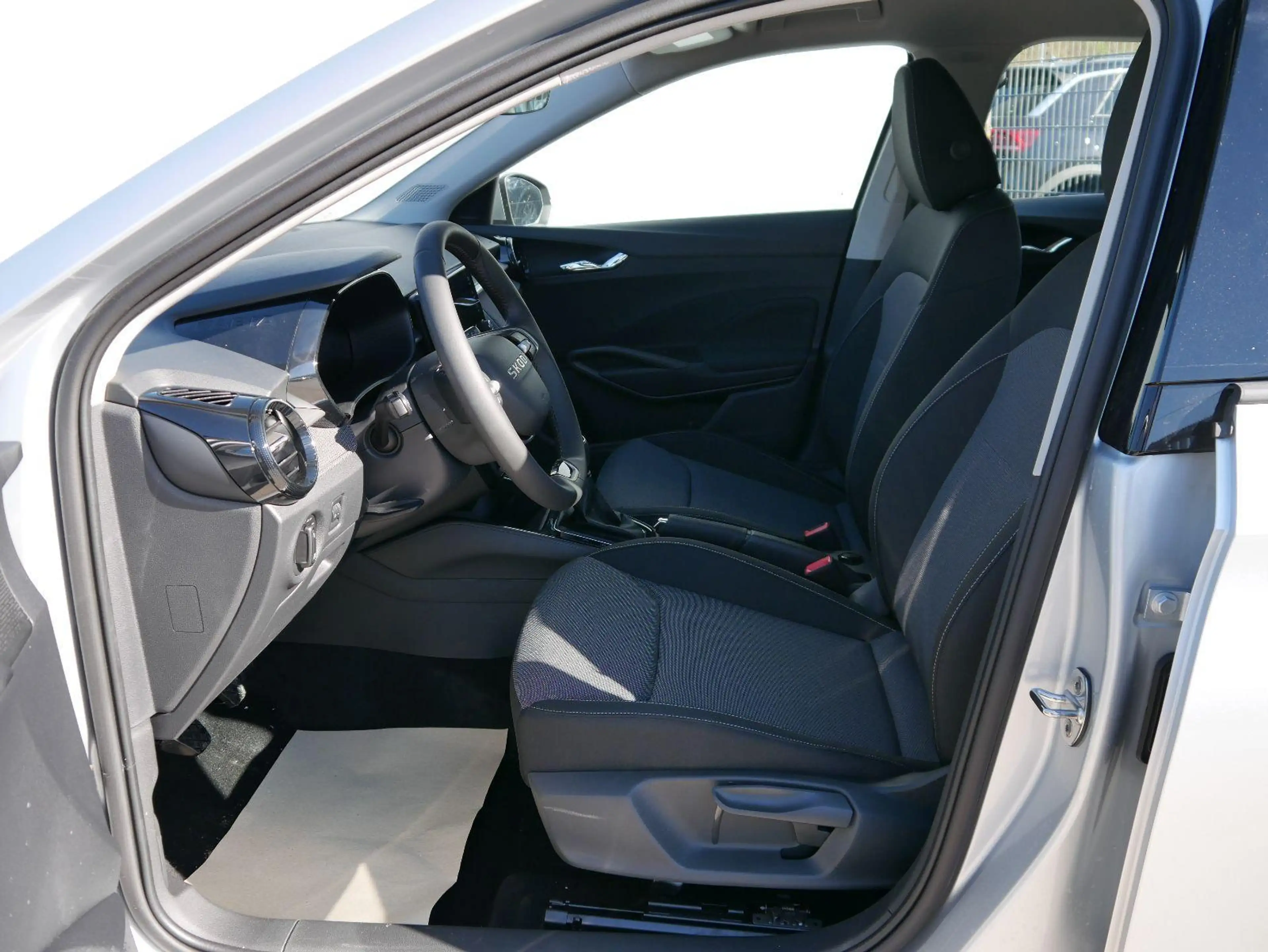 Skoda Fabia Selection 1.0 TSI *LED*PDC-HI*SMARTLINK*SHZ*BLU... — photo 8