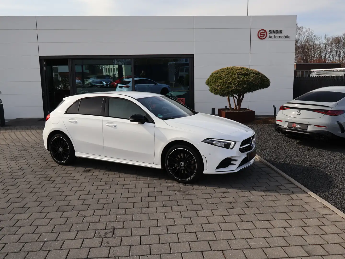 Mercedes-Benz A 250 eHybrid AMG-NightP-Ambiente-LED-DAB Weiß - 2