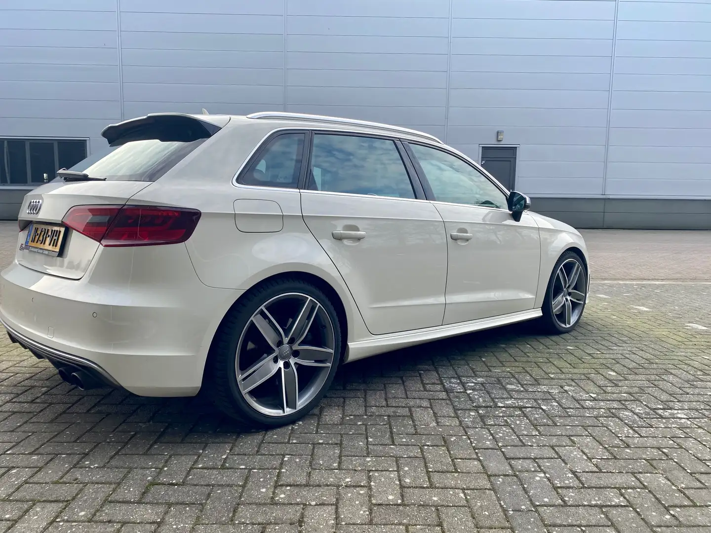 Audi S3 S3 2.0 TFSI quattro (gebroken wit) Wit - 2