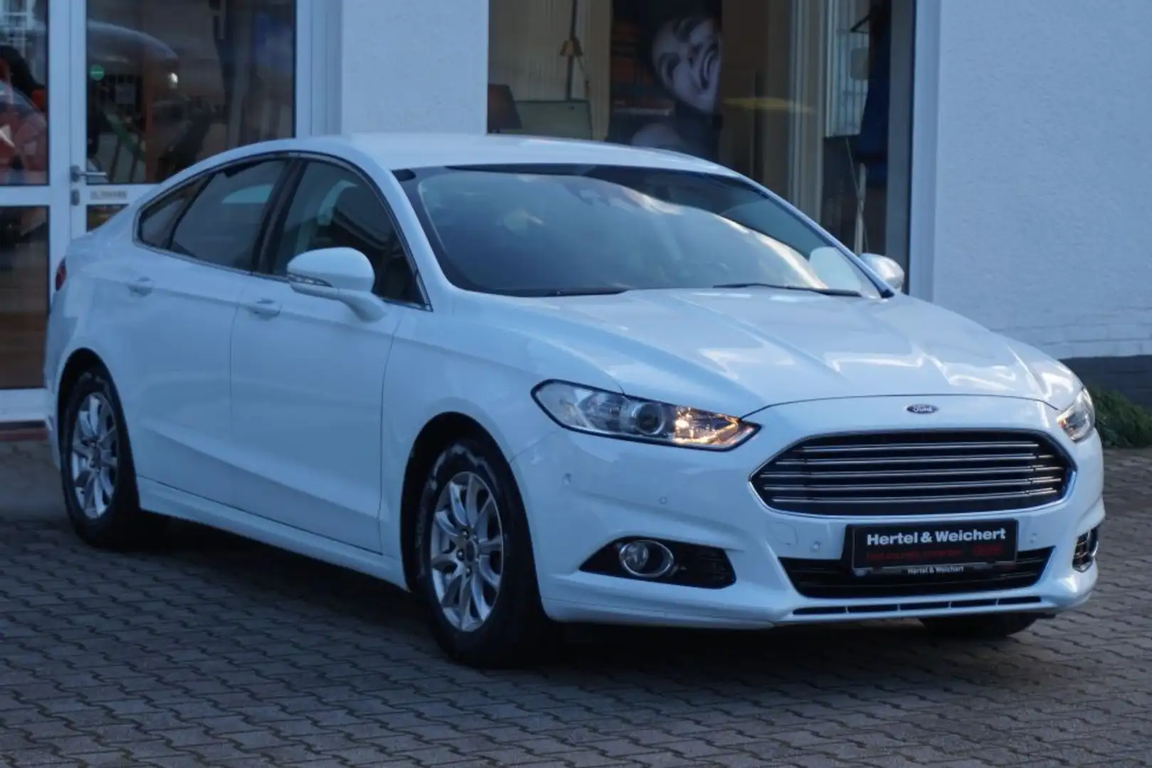 Ford Mondeo 1.5 EcoBoost Start-Stopp Titanium Blanc - 1