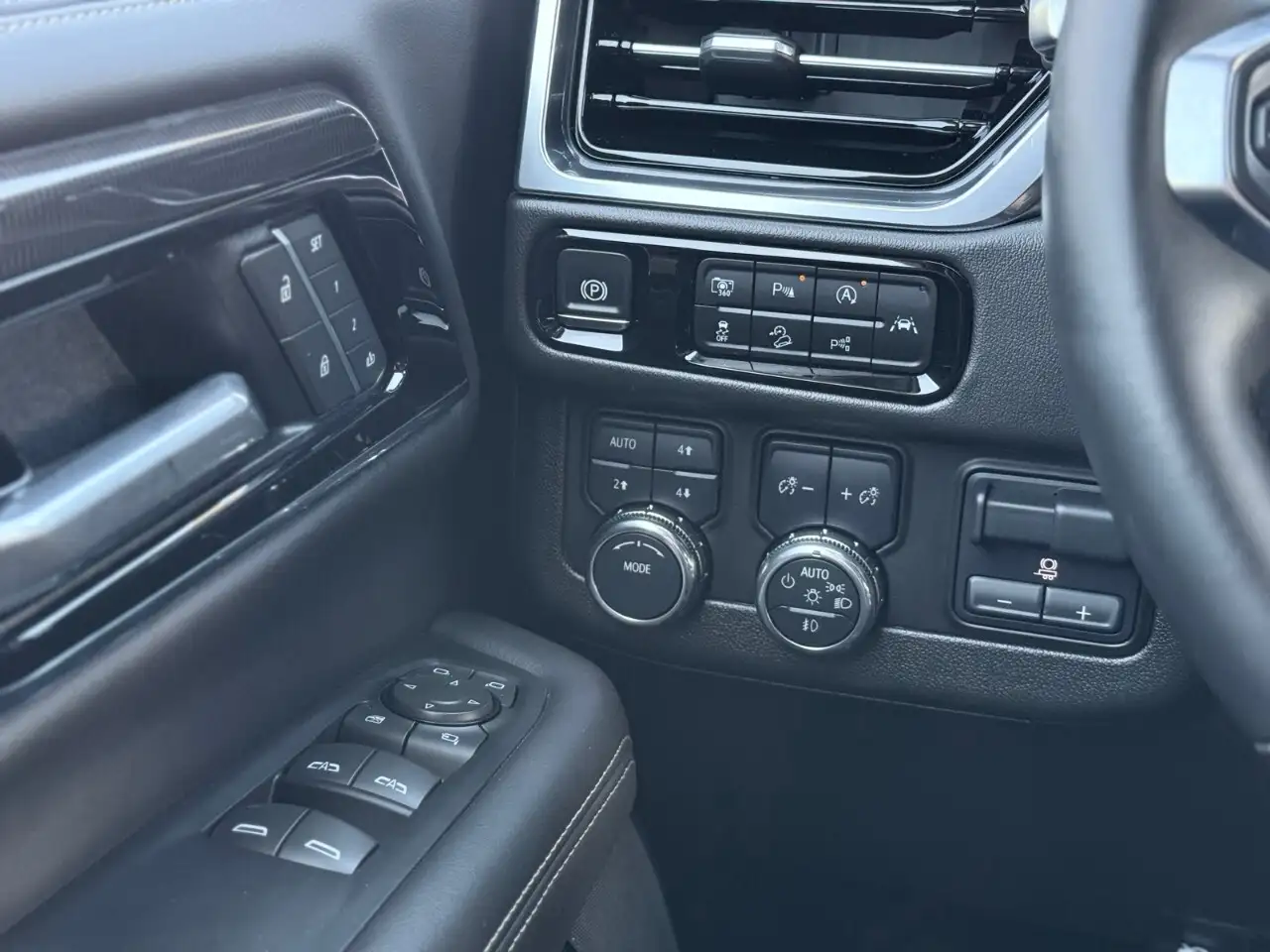 GMC Yukon снимка GMC Yukon