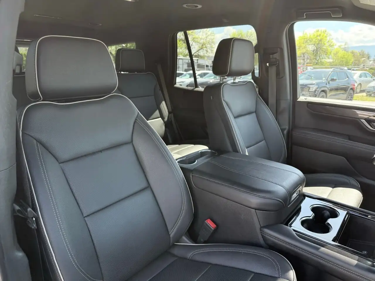 GMC Yukon снимка GMC Yukon