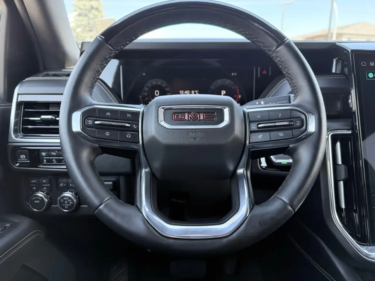 GMC Yukon снимка GMC Yukon