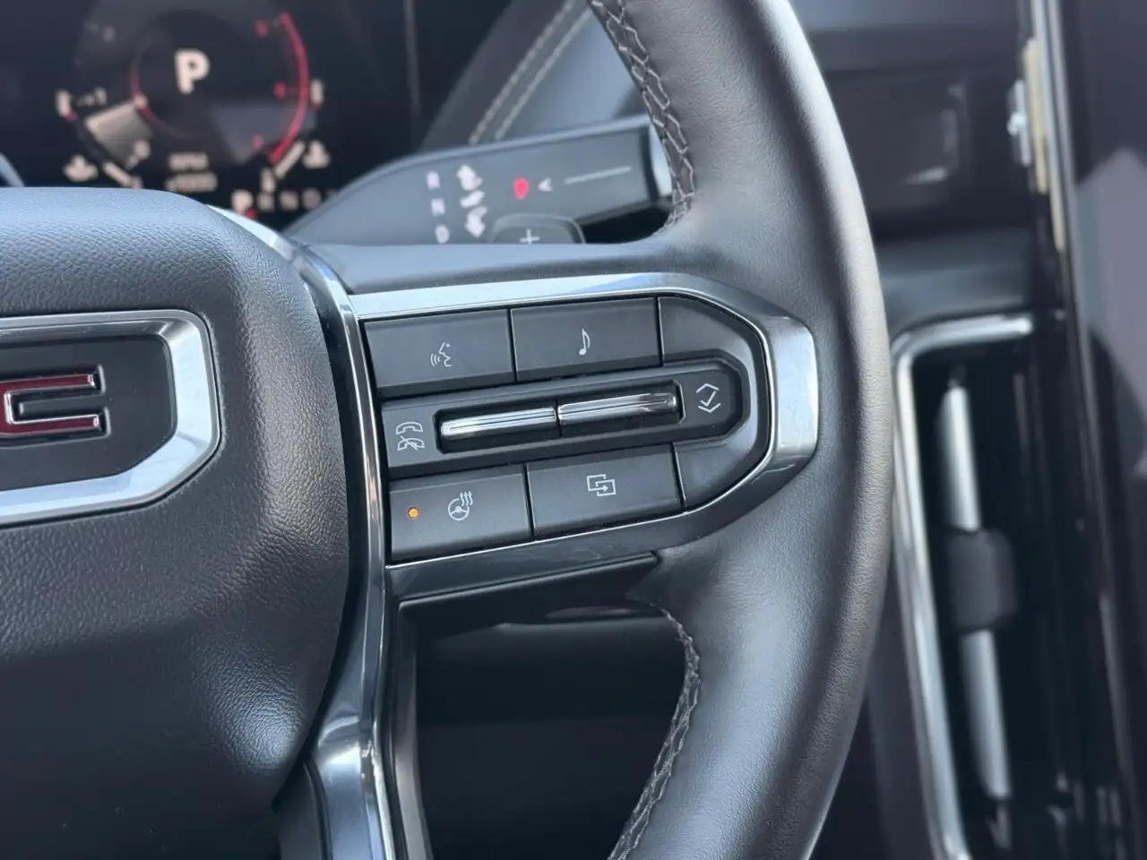 GMC Yukon снимка GMC Yukon
