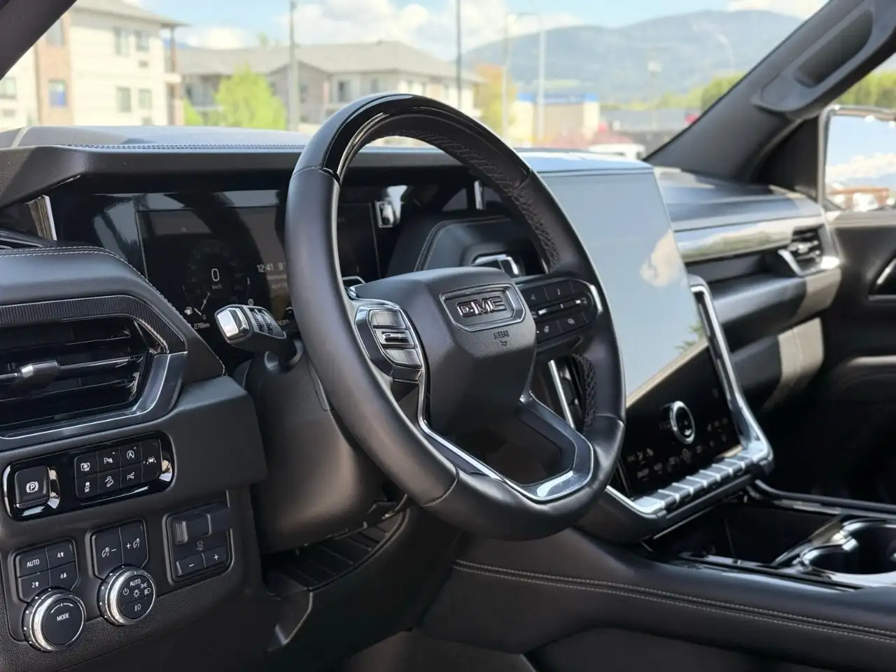 GMC Yukon снимка GMC Yukon