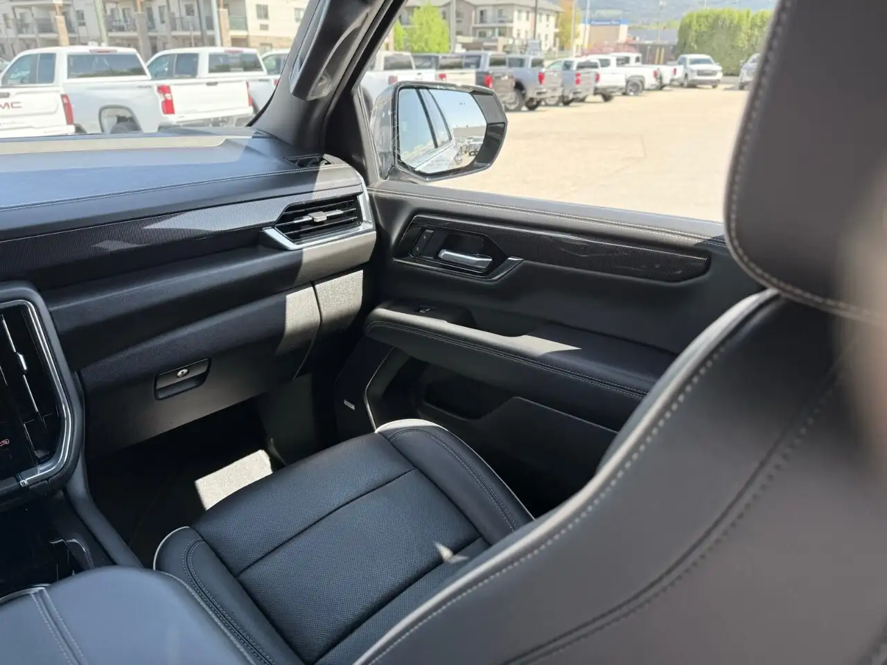 GMC Yukon снимка GMC Yukon