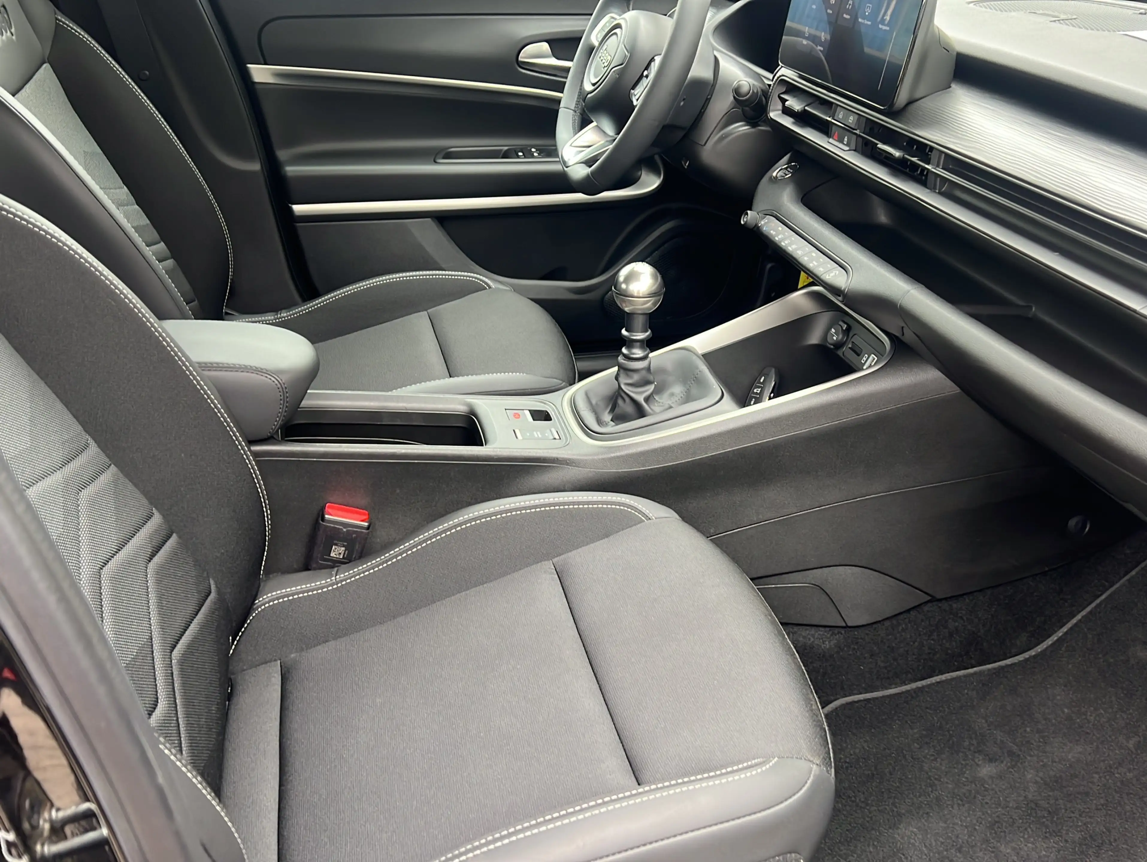 Jeep Avenger 1.2 GSE T-GDI Altitude*Navi*LED*CarPlay — photo 16