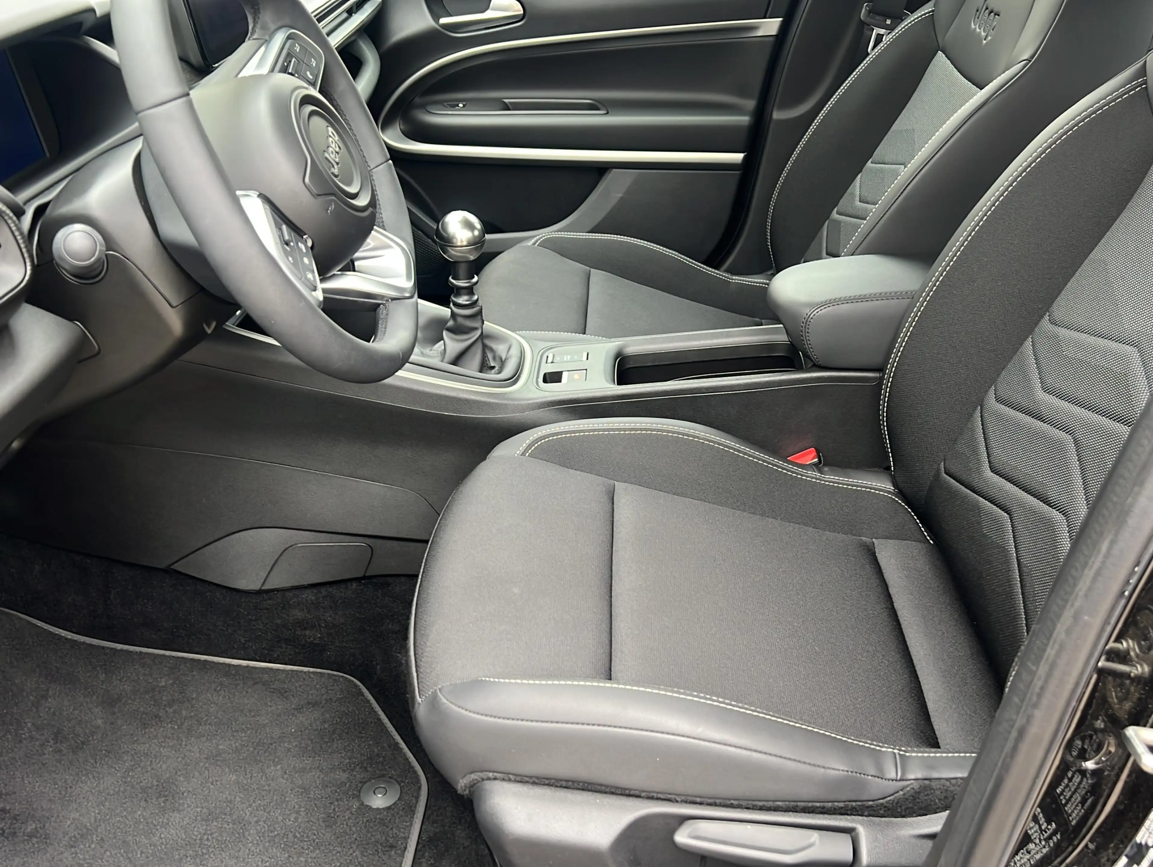 Jeep Avenger 1.2 GSE T-GDI Altitude*Navi*LED*CarPlay — photo 3