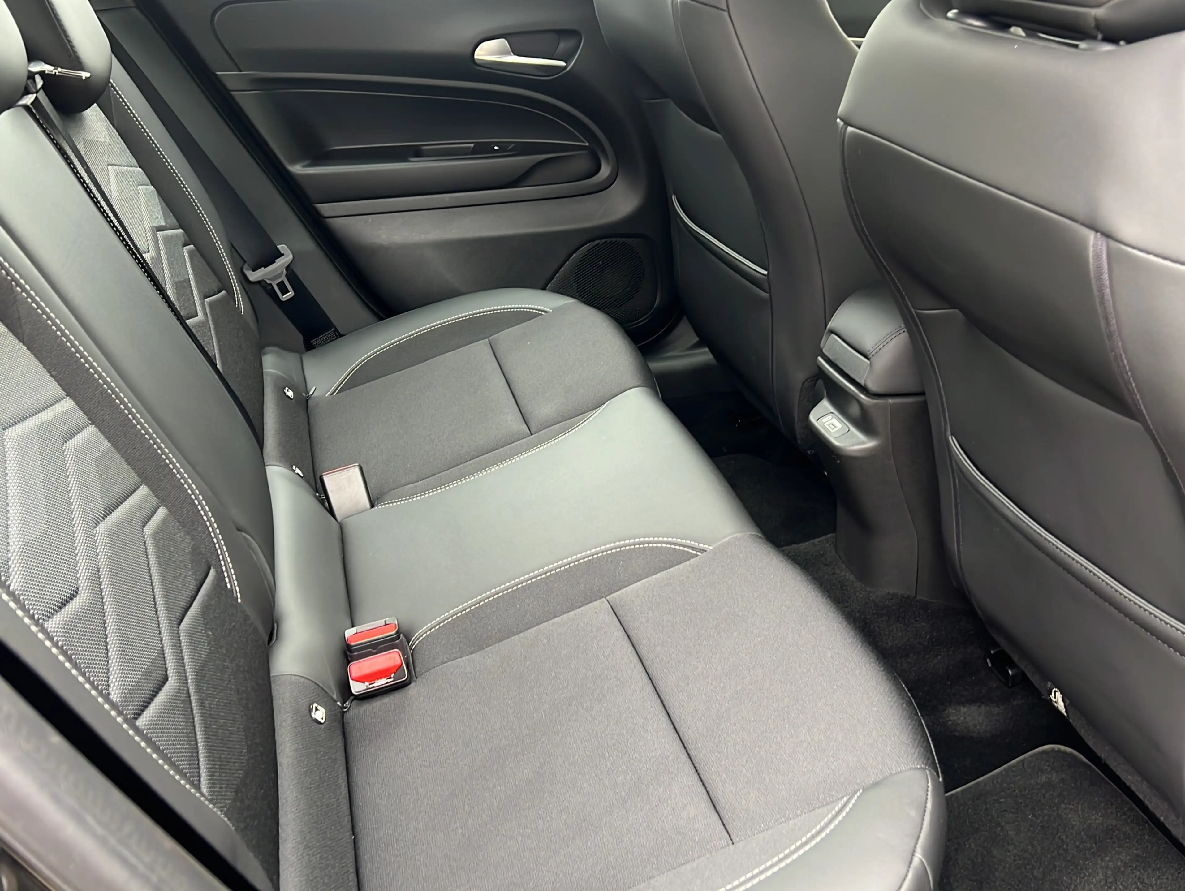 Jeep Avenger 1.2 GSE T-GDI Altitude*Navi*LED*CarPlay — photo 14
