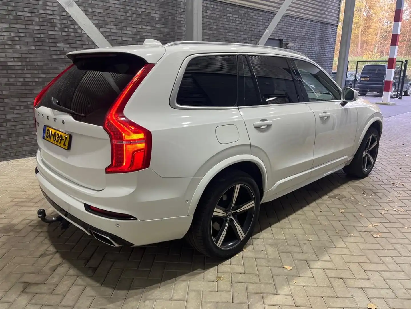 Volvo XC90 D4 R-Design | 7P | ACC | Camera | Trekhaak | Getin Wit - 2