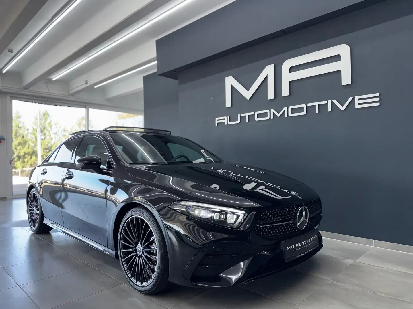 Mercedes-Benz A 200 Limo AMG Line *PANO*BURM*HUD*360*MEMO*MBEAM*VOLL* Schwarz - 2