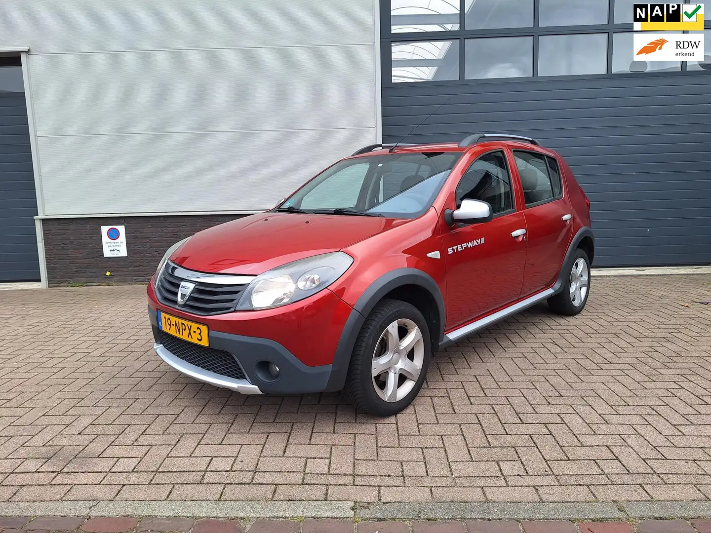 Dacia Sandero |1.6 Stepway | Airco | Leuke kilometerstand | Rood - 1