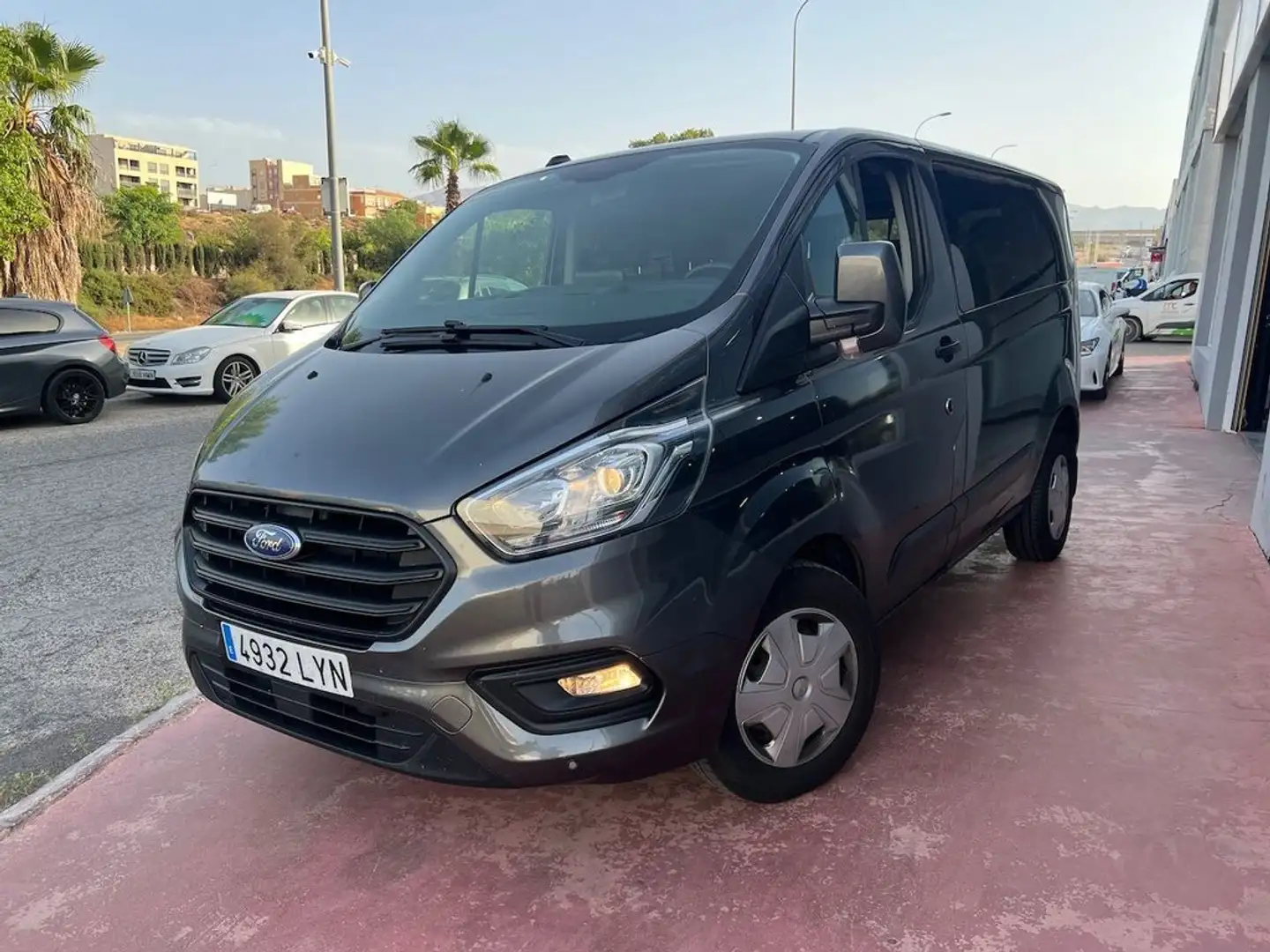 Ford Tourneo Custom 2.0 EcoBlue 96kW (130CV) L1 Trend Gris - 1