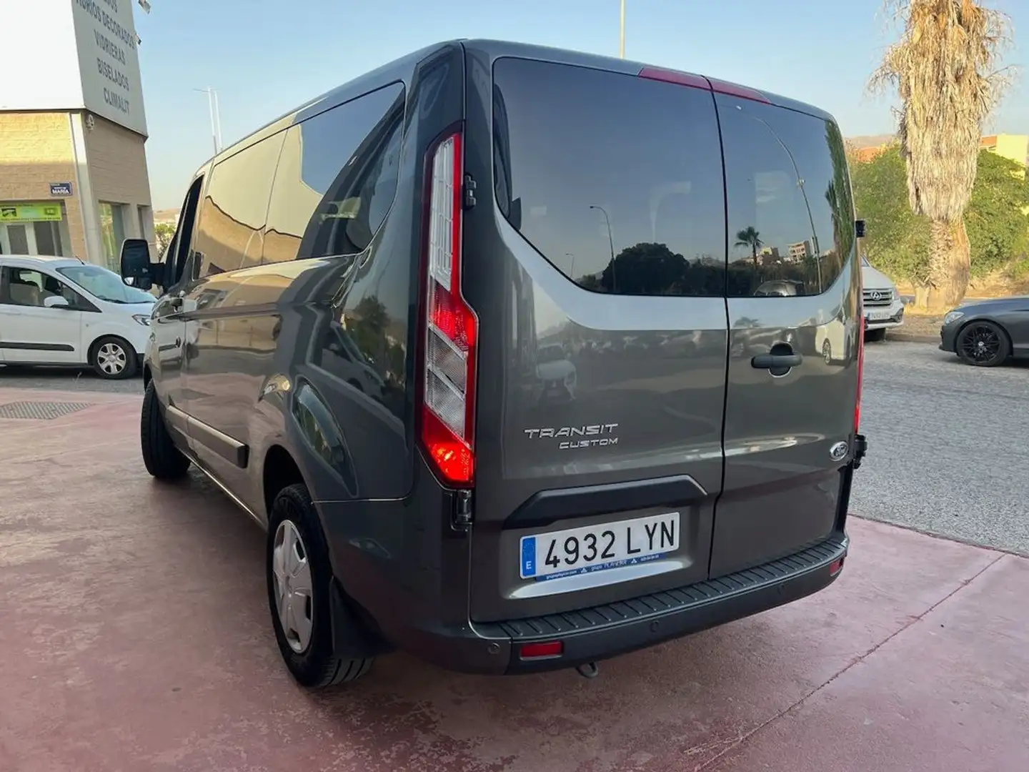 Ford Tourneo Custom 2.0 EcoBlue 96kW (130CV) L1 Trend Gris - 2