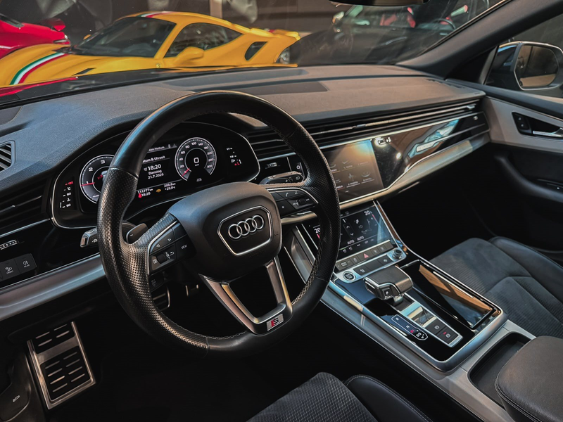 Audi Q8 50 TDI quattro S-Line +Pano +AHK + OptikPaket — photo 13