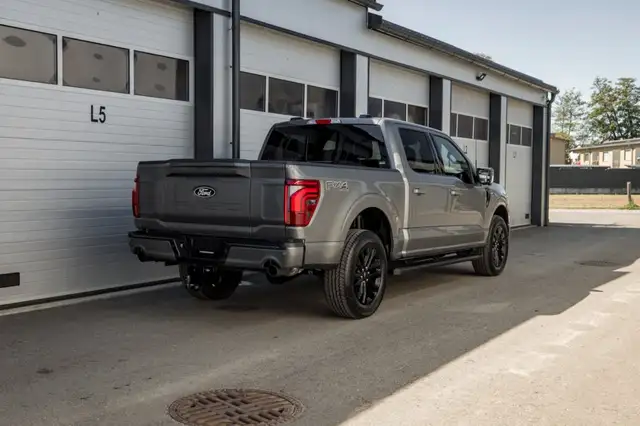 Ford F 150 F-150 Lariat SuperCrew 5,5'-Bed 4x4 Ansicht 2