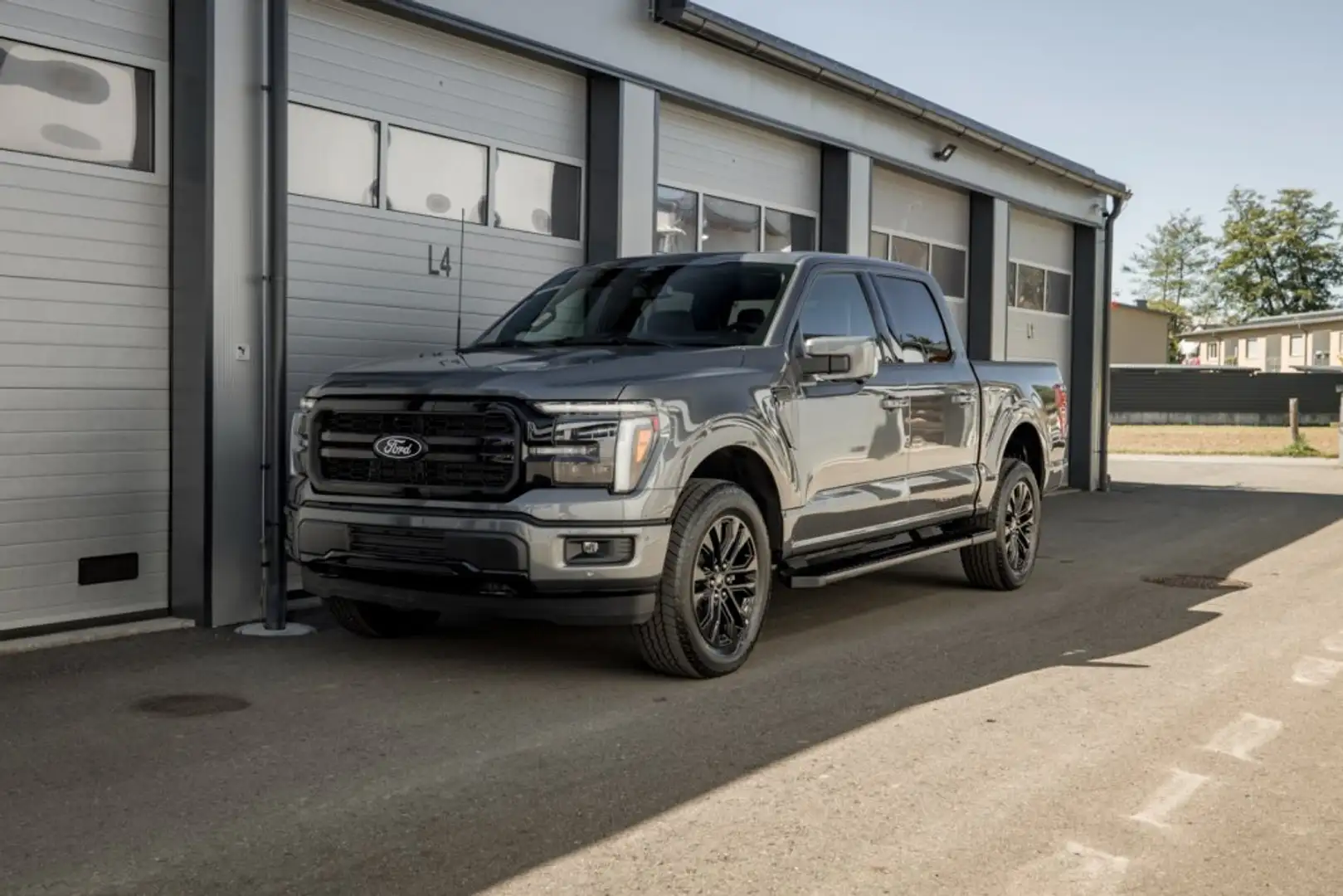 Ford F 150 F-150 Lariat SuperCrew 5,5'-Bed 4x4 Grau - 1
